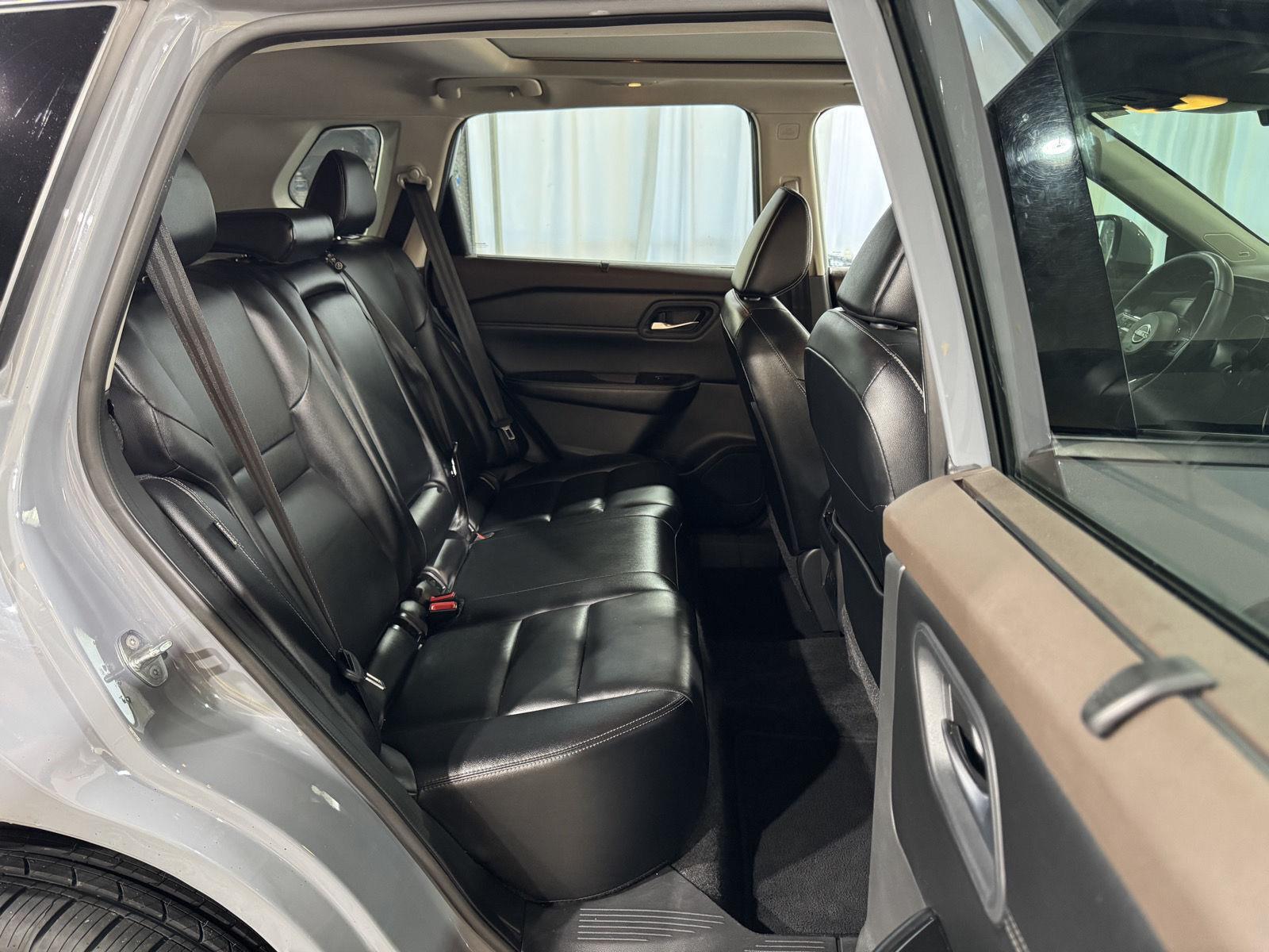 Vehicle photo 29