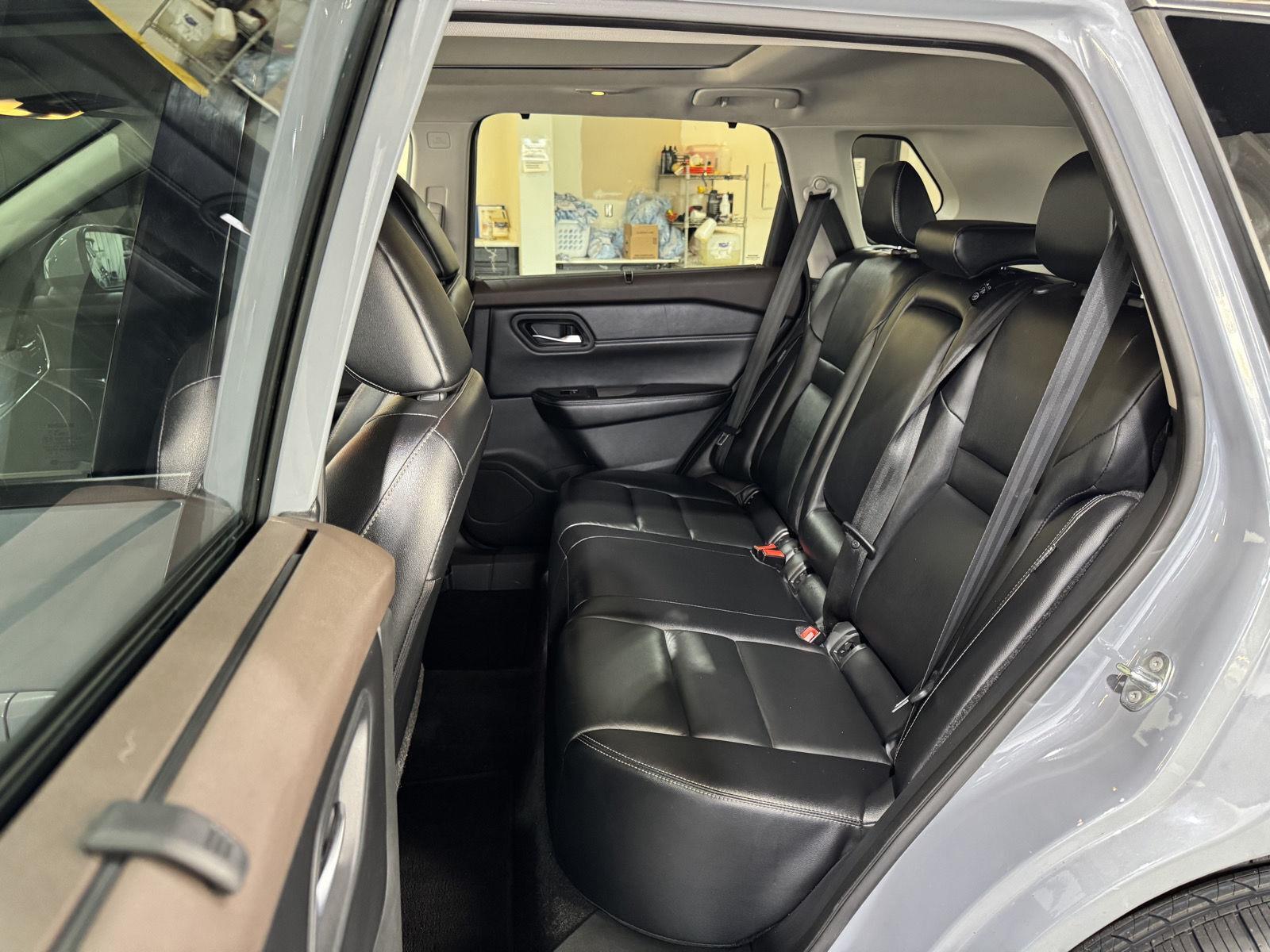Vehicle photo 31