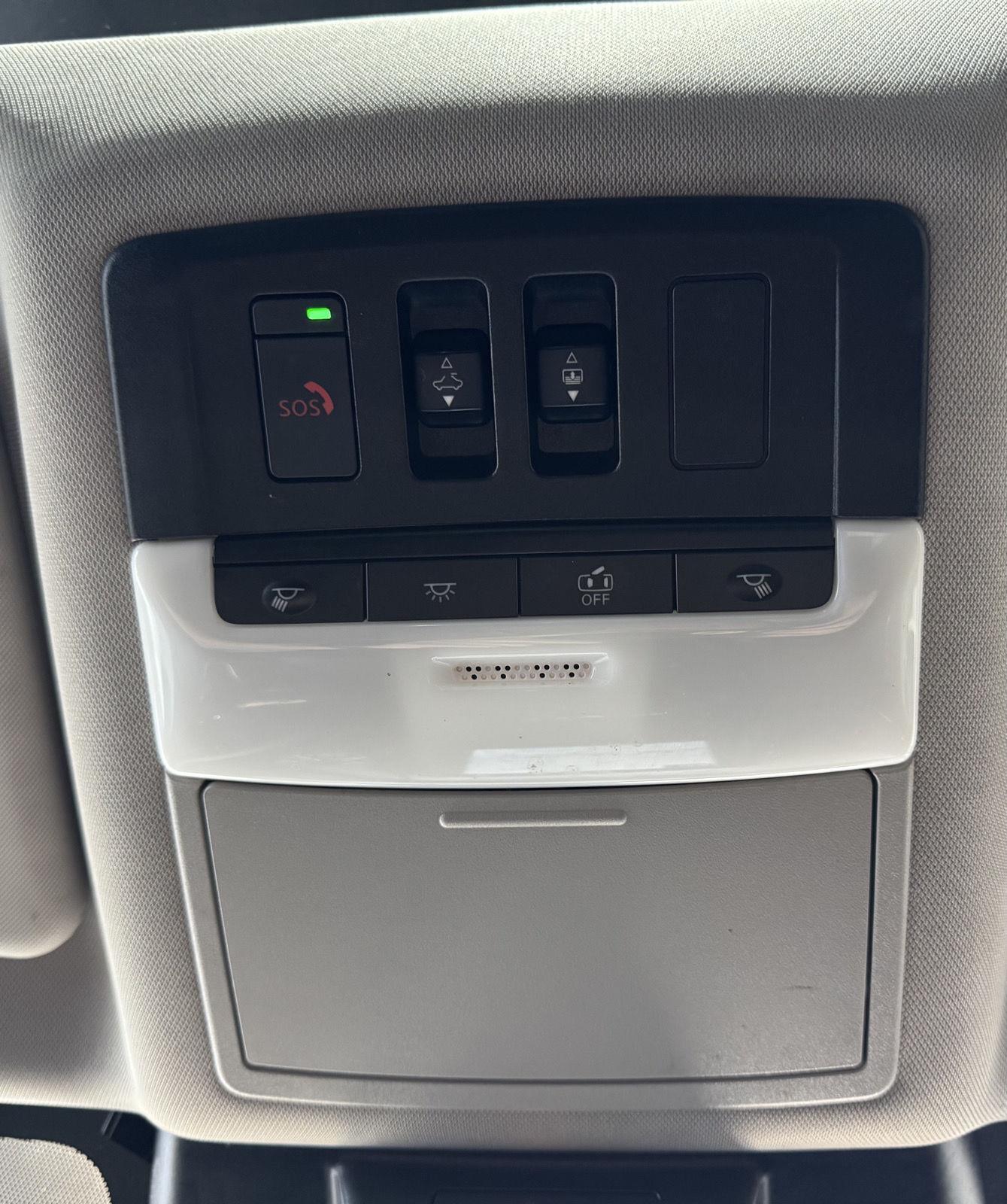 Vehicle photo 32