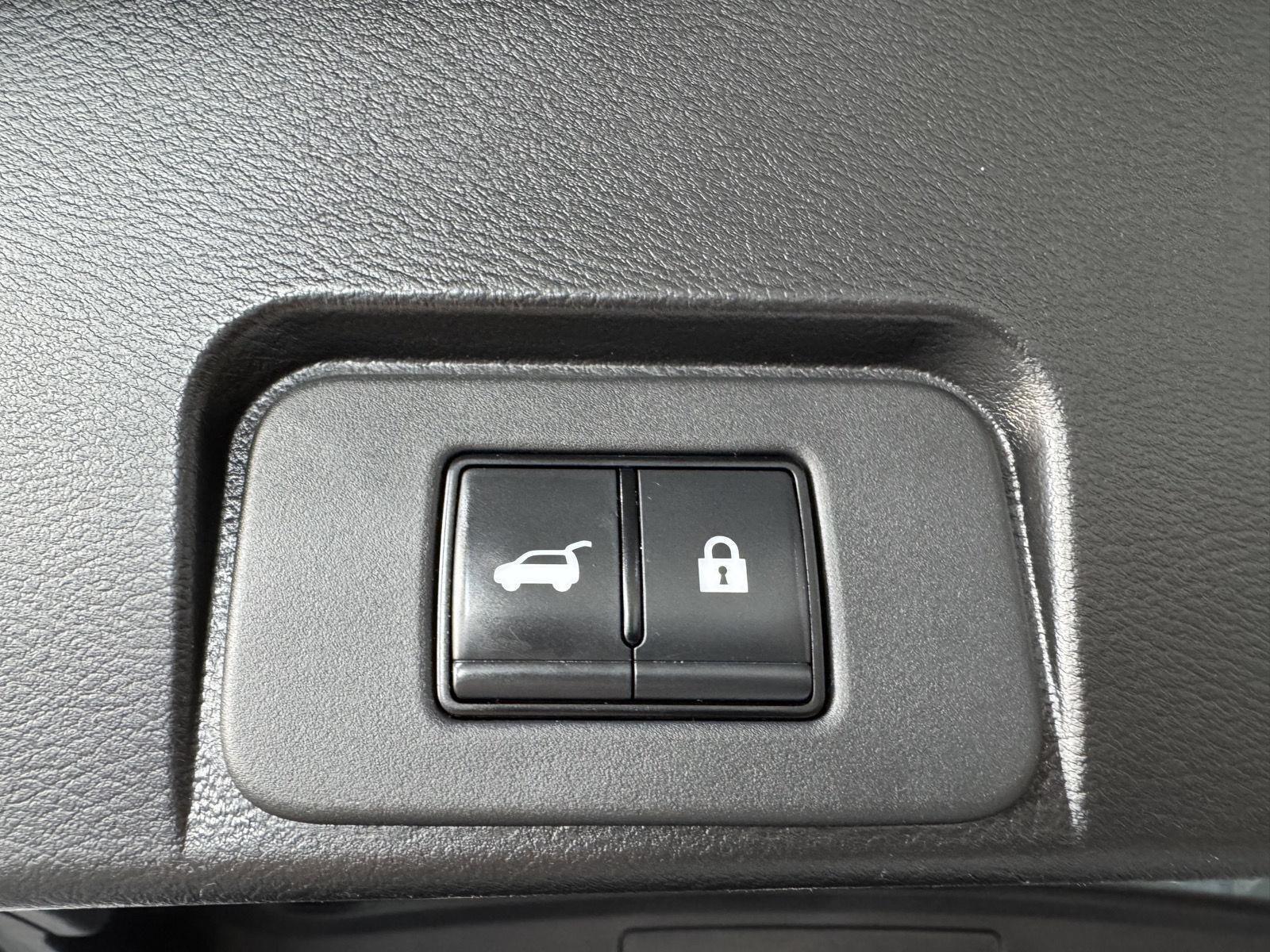 Vehicle photo 46