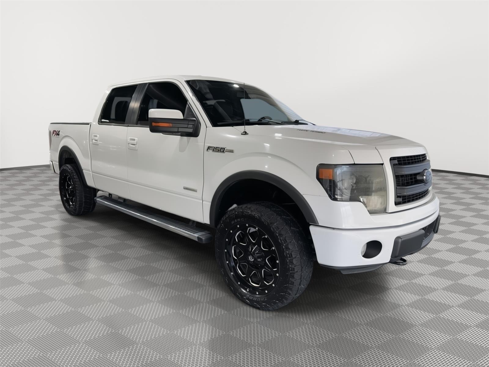 Vehicle photo 4