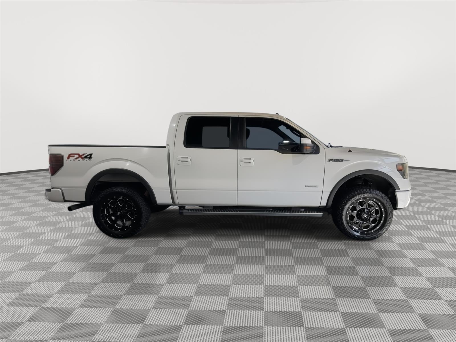 Vehicle photo 5