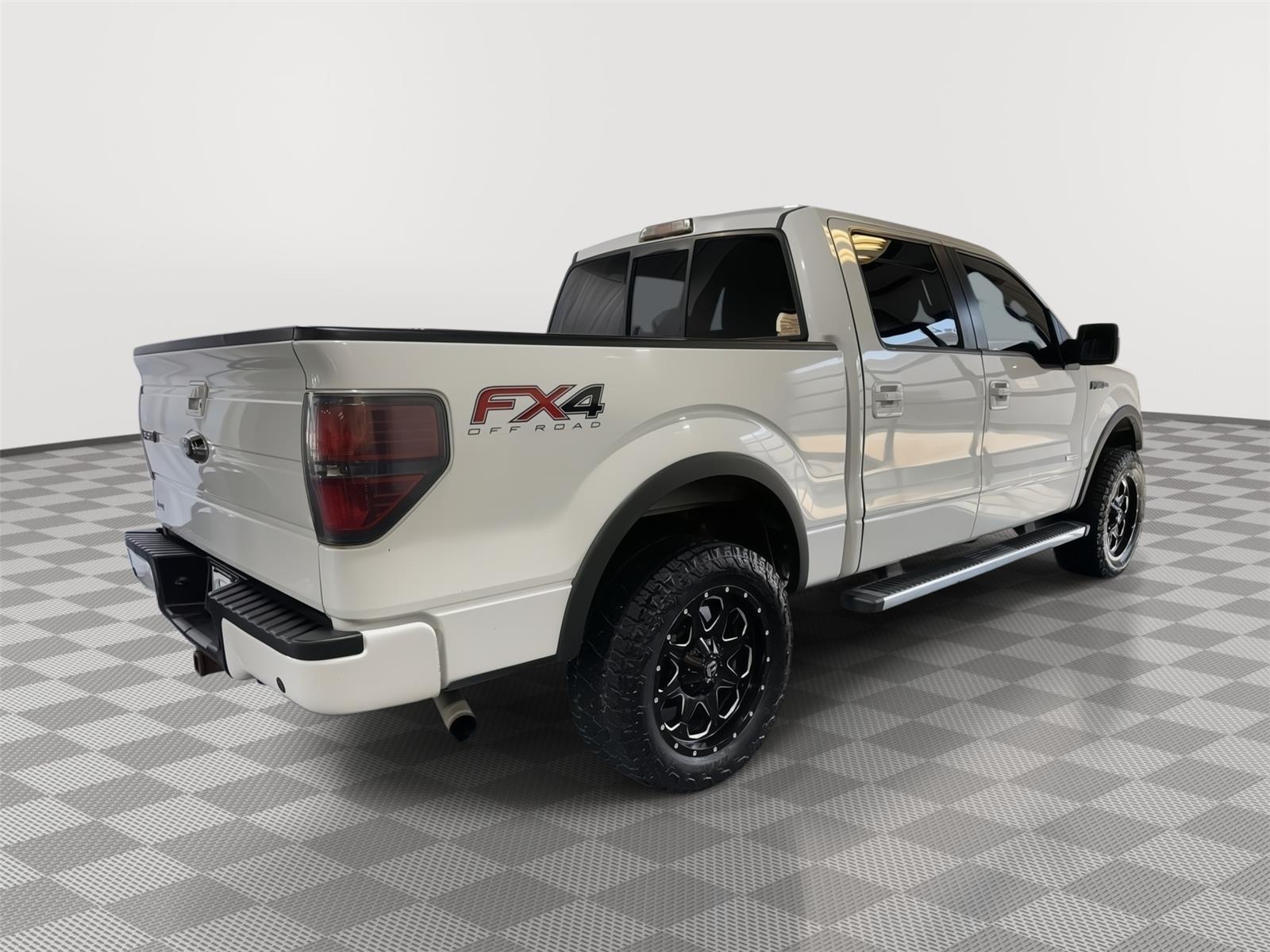 Vehicle photo 6