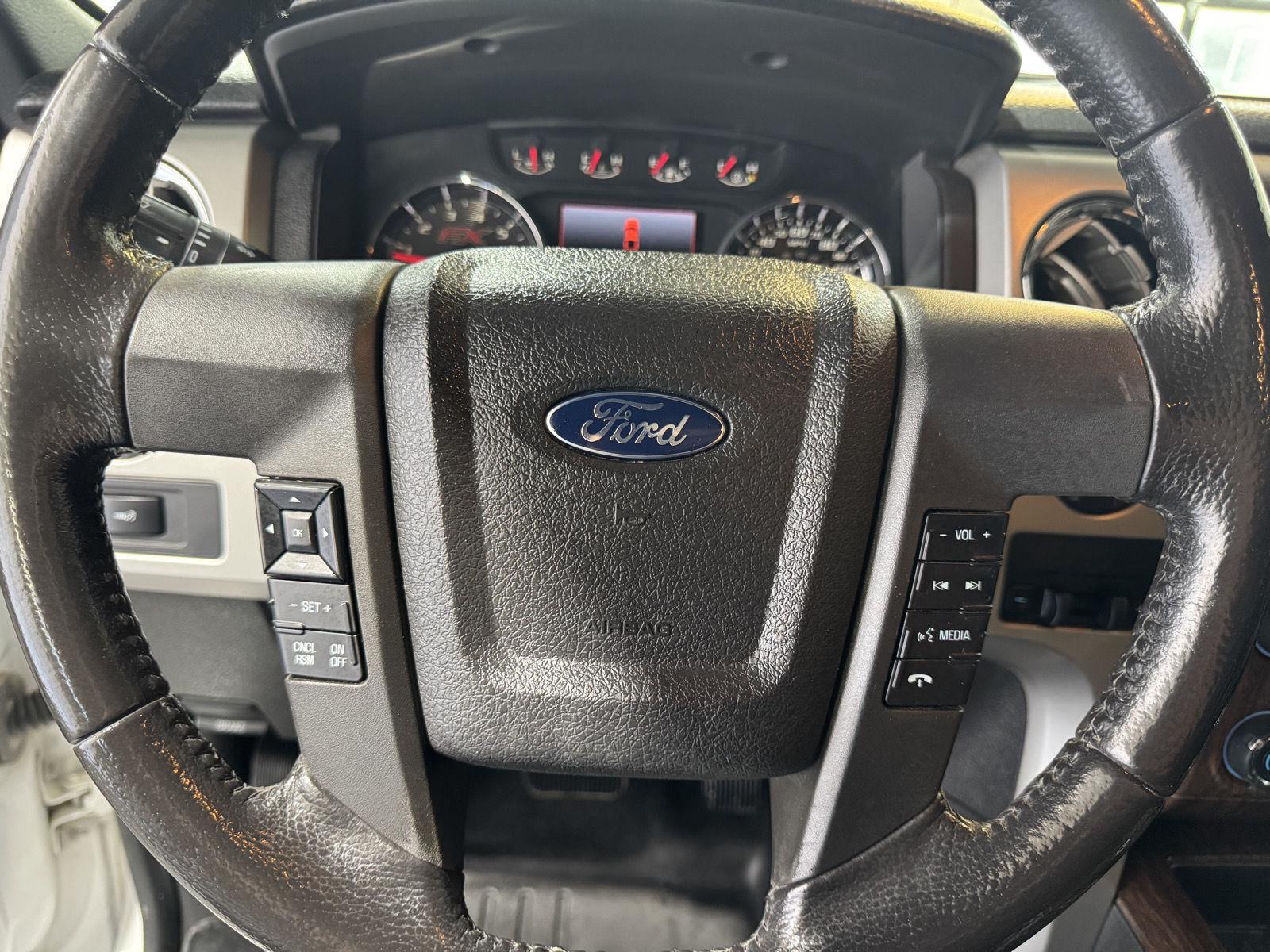 Vehicle photo 12