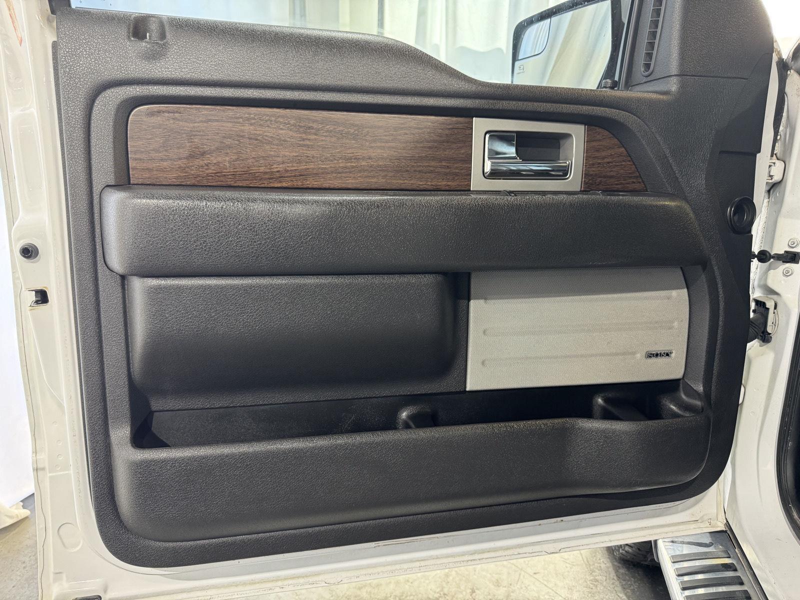 Vehicle photo 16