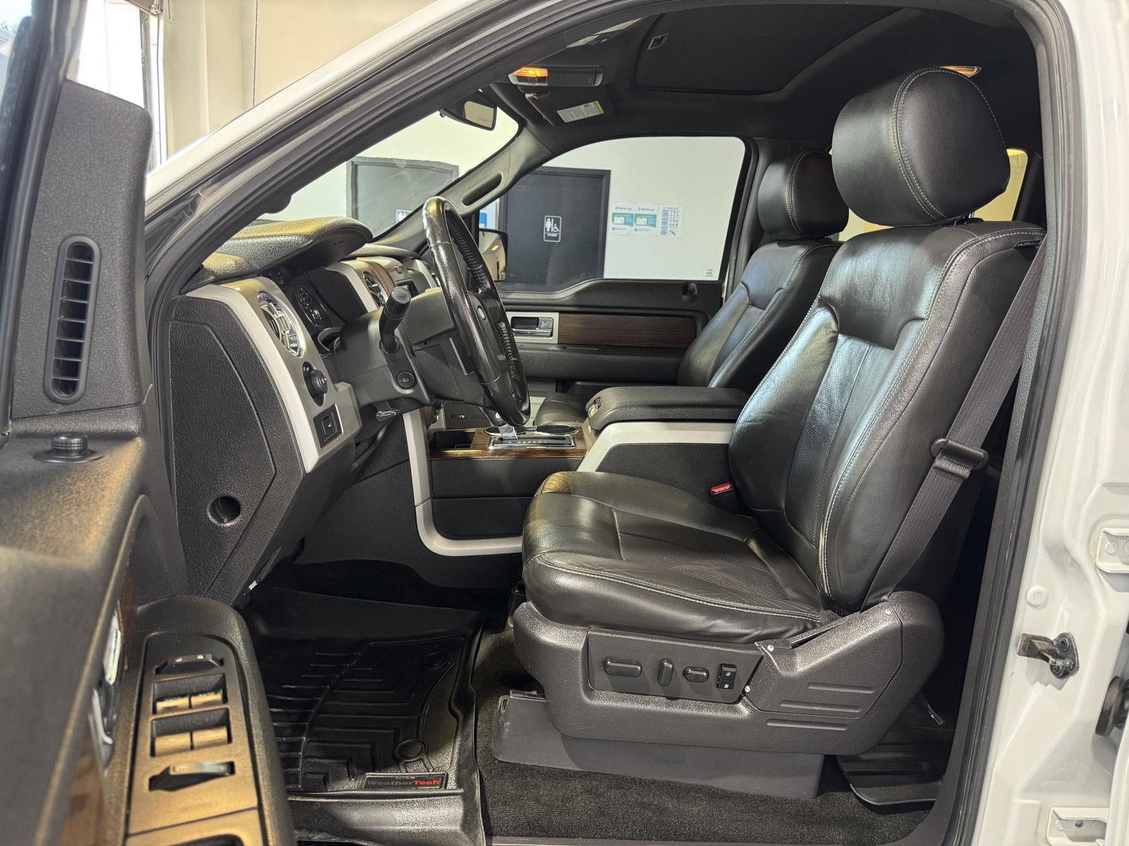 Vehicle photo 17