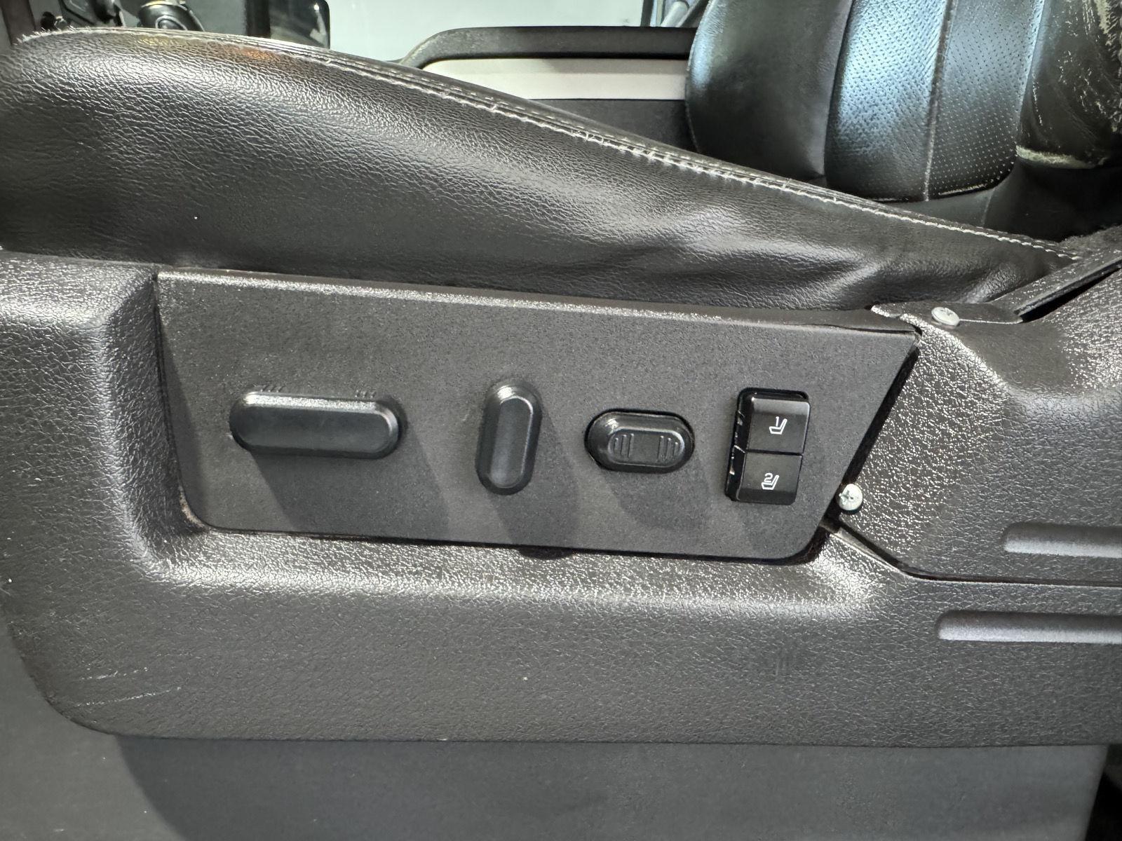 Vehicle photo 19