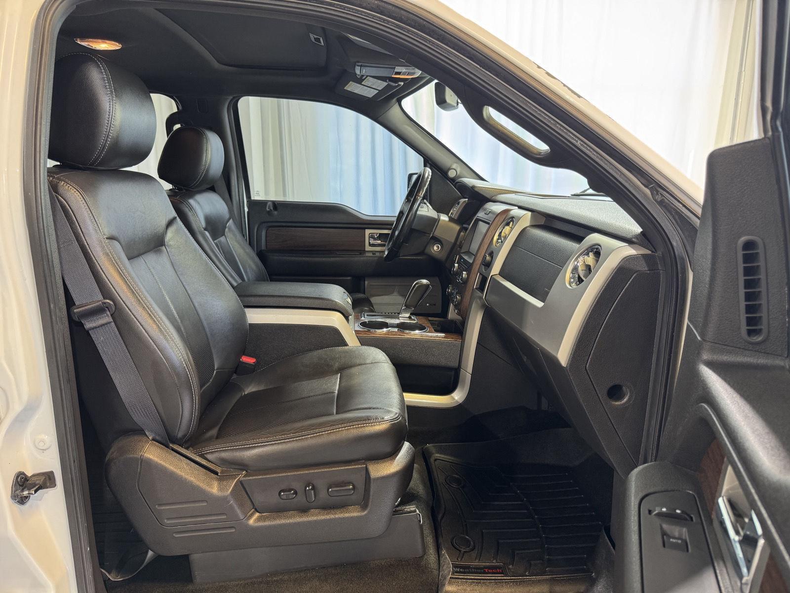 Vehicle photo 23