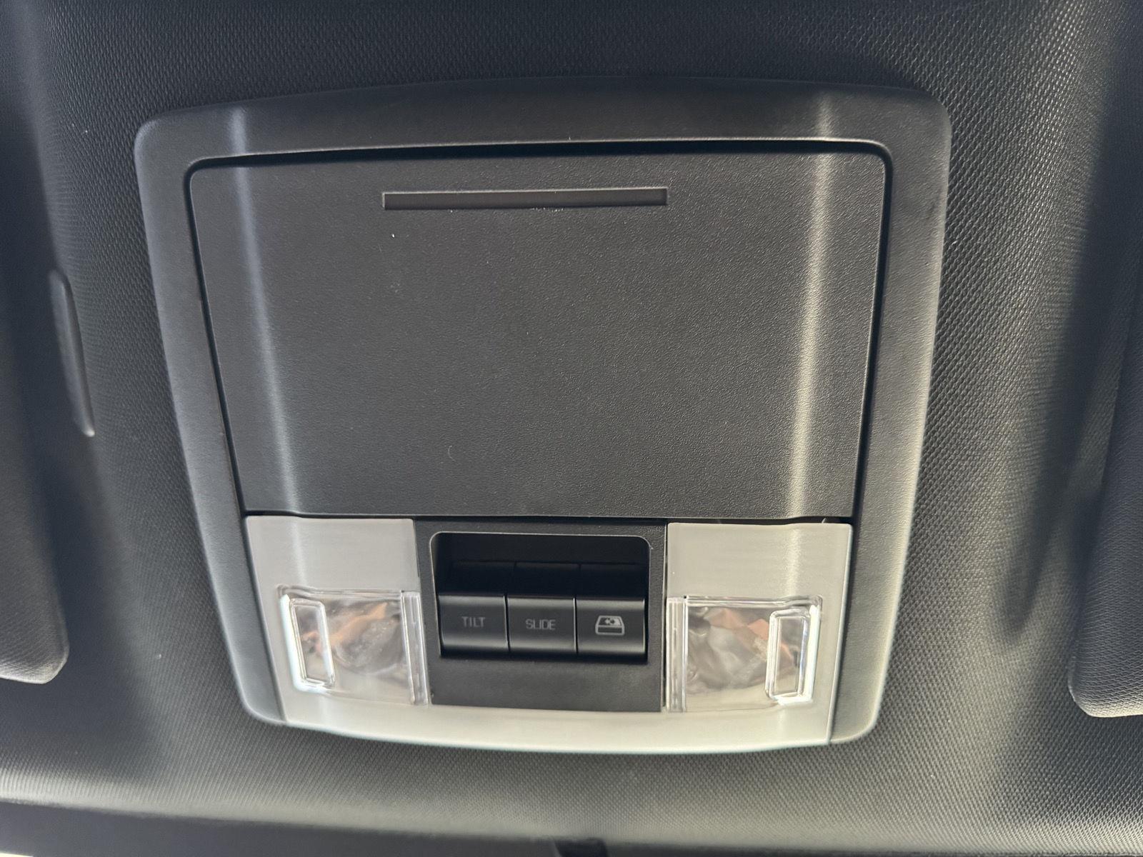 Vehicle photo 30