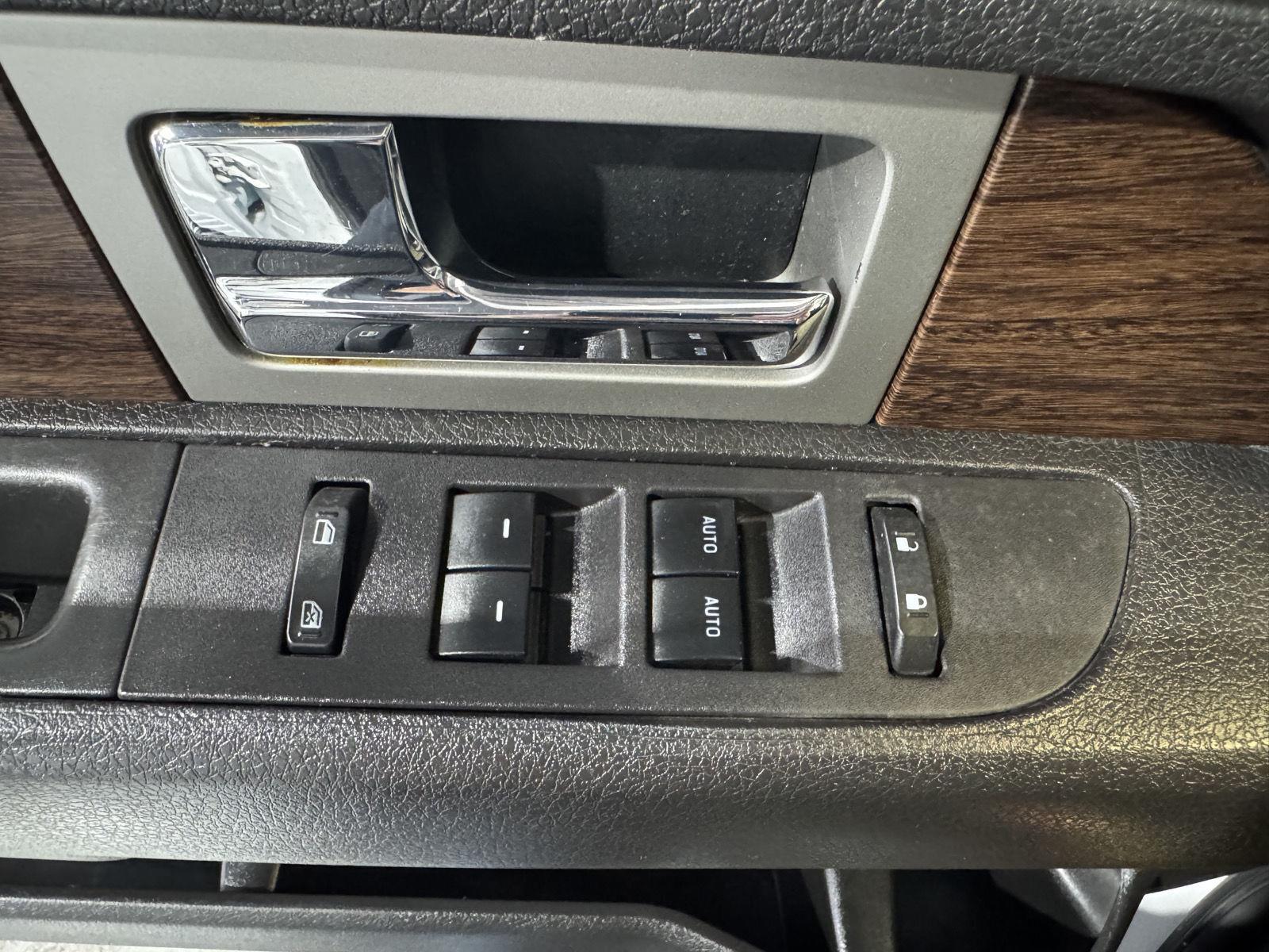 Vehicle photo 35