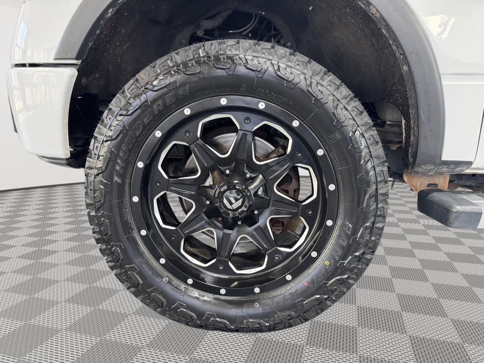 Vehicle photo 9