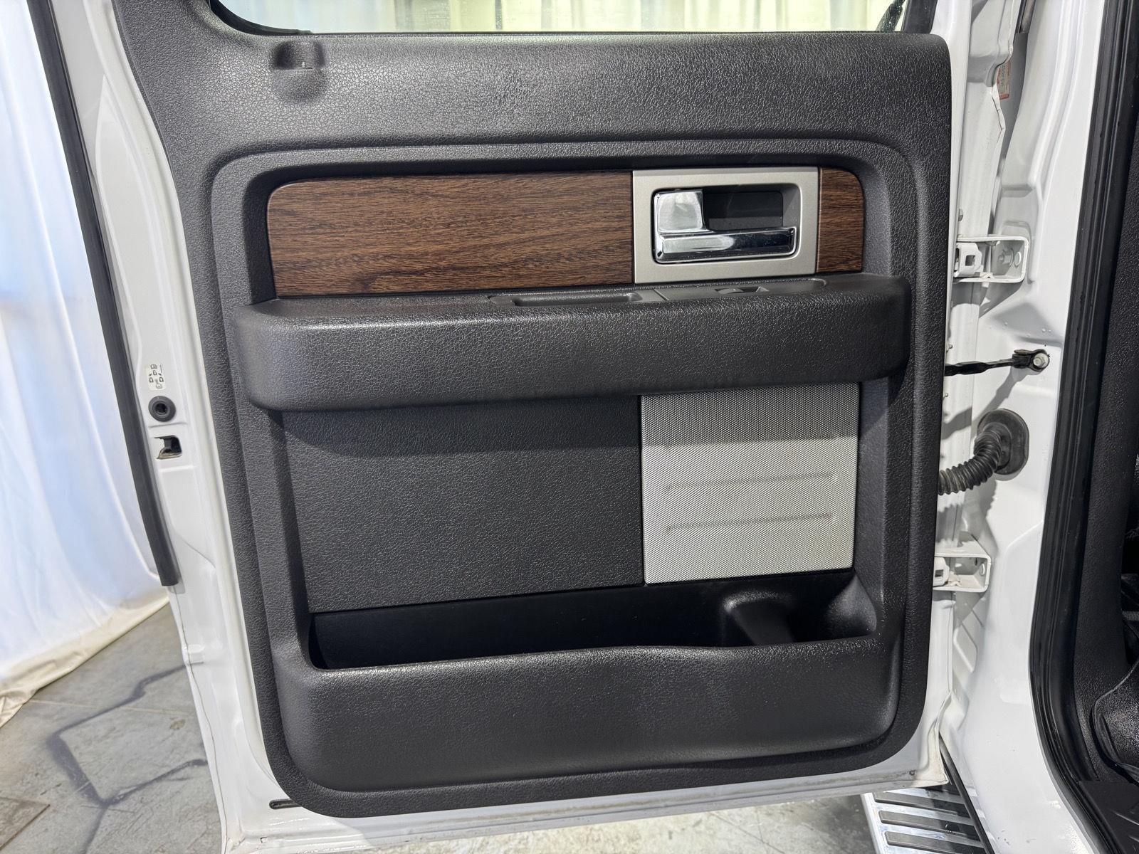 Vehicle photo 28