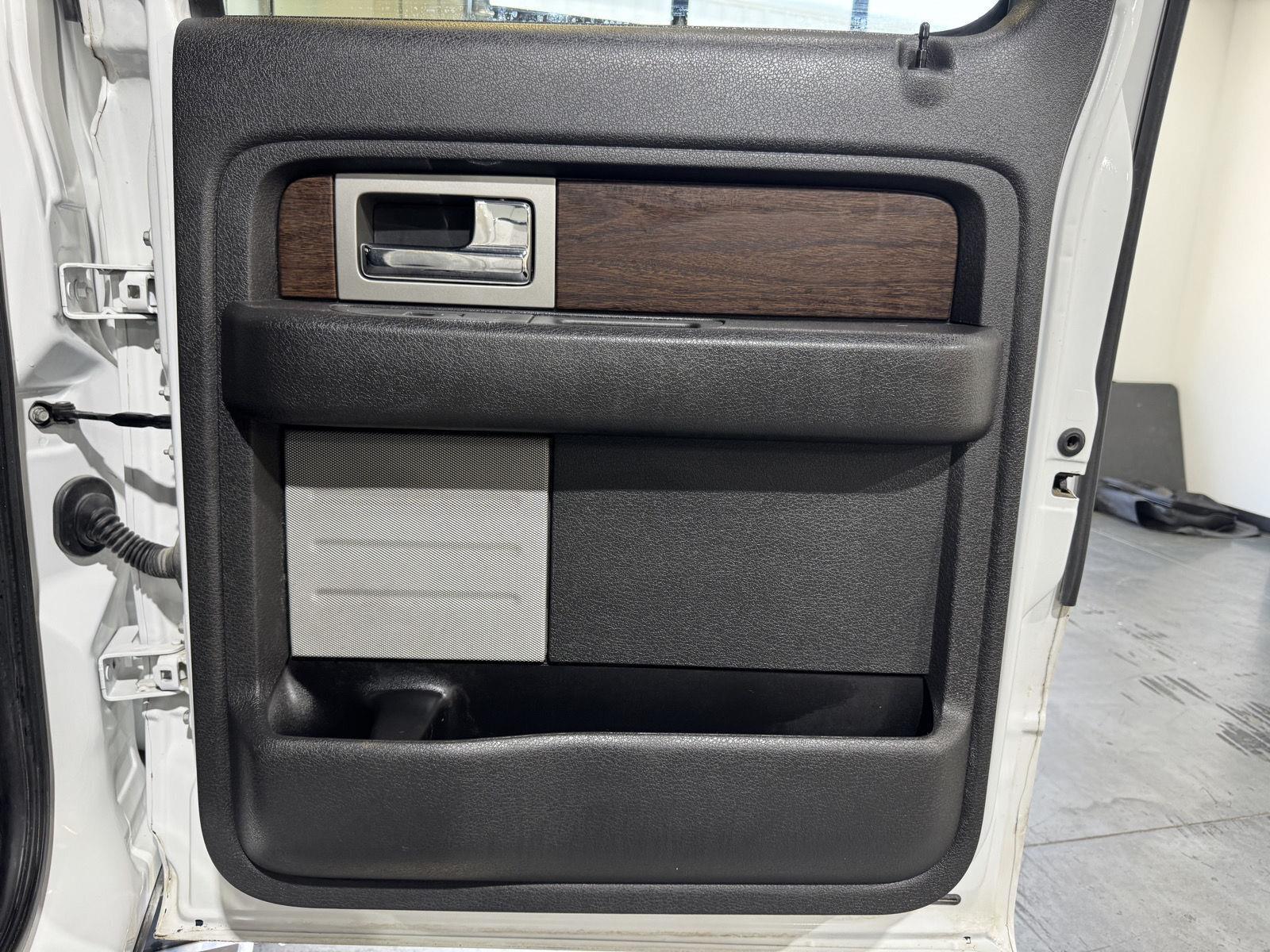 Vehicle photo 26