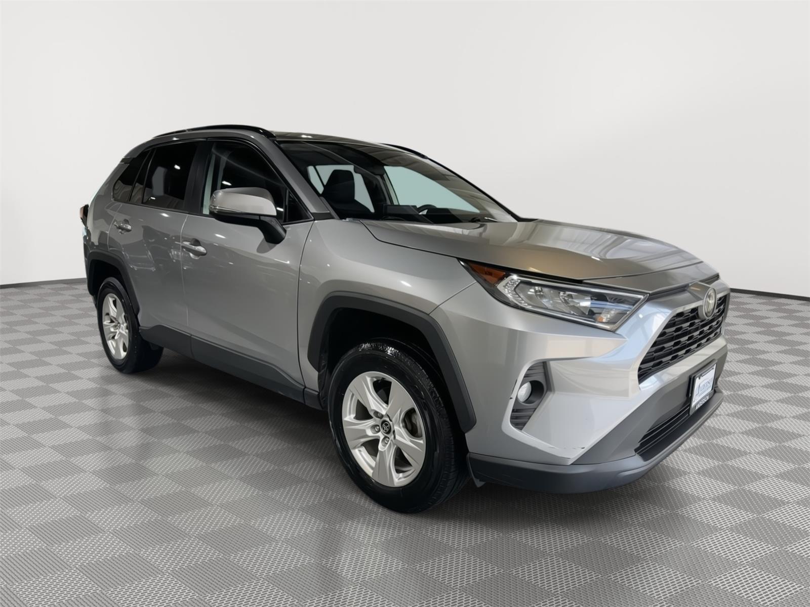 Vehicle photo 4