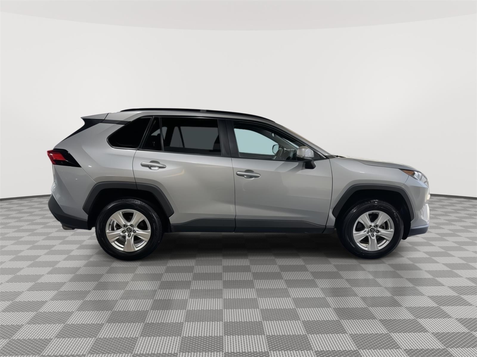 Vehicle photo 5