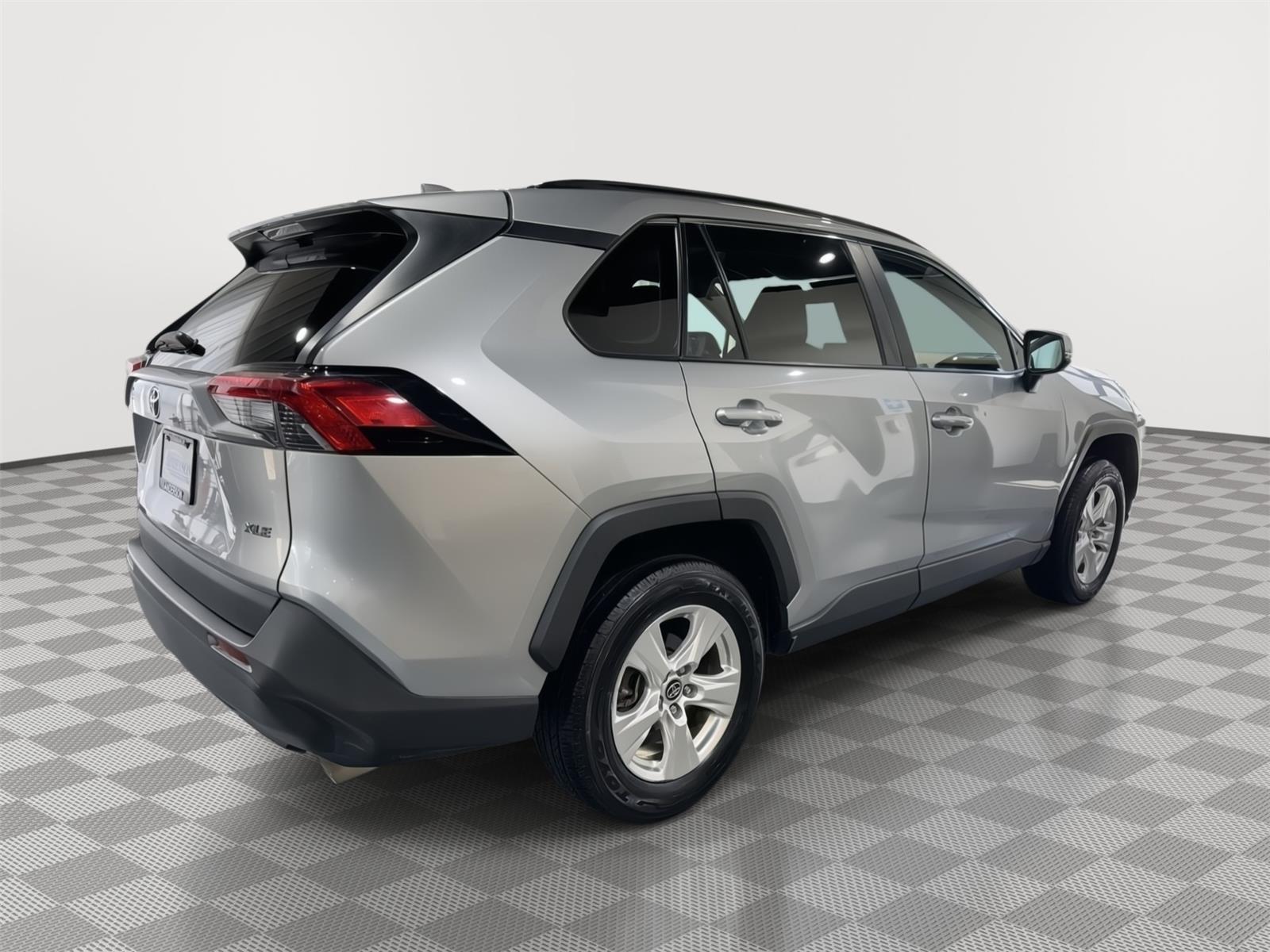 Vehicle photo 6