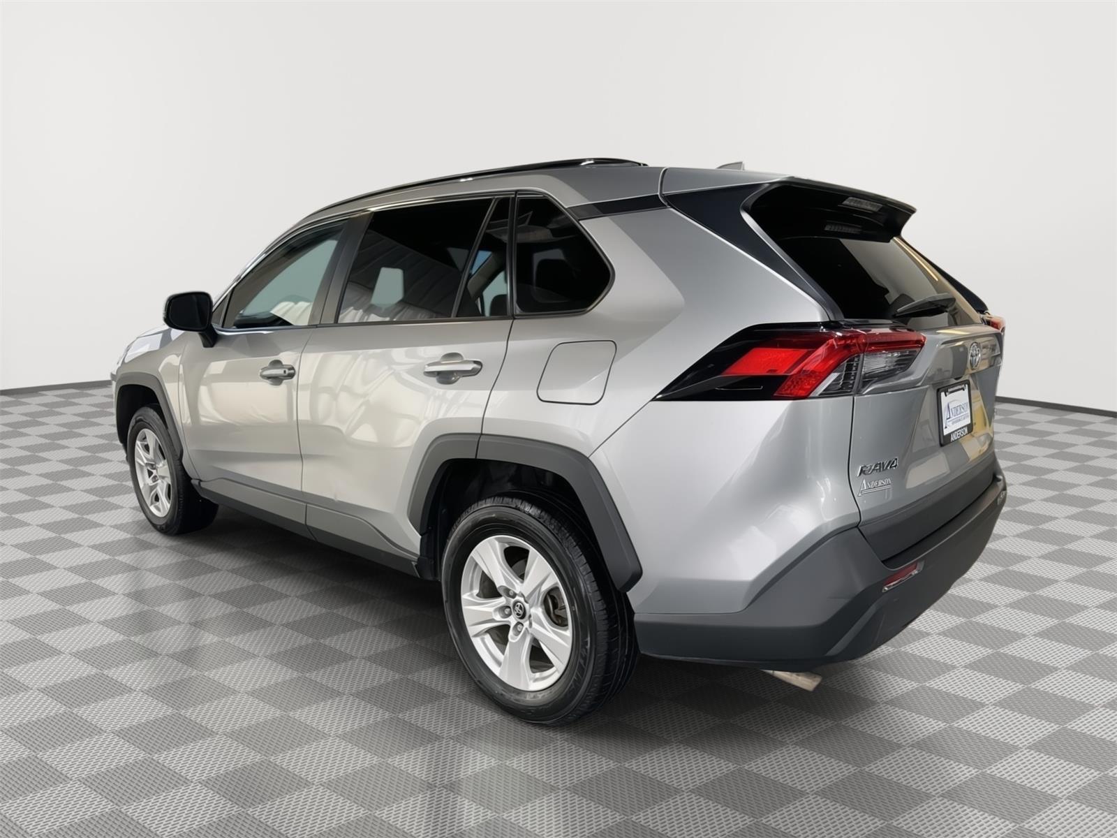 Vehicle photo 8
