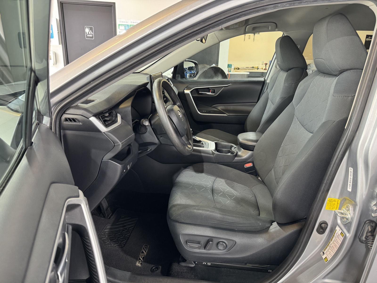 Vehicle photo 17