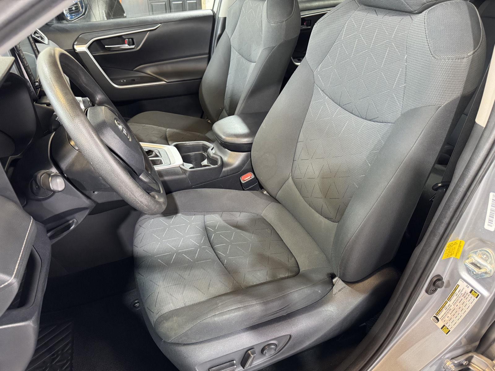Vehicle photo 18