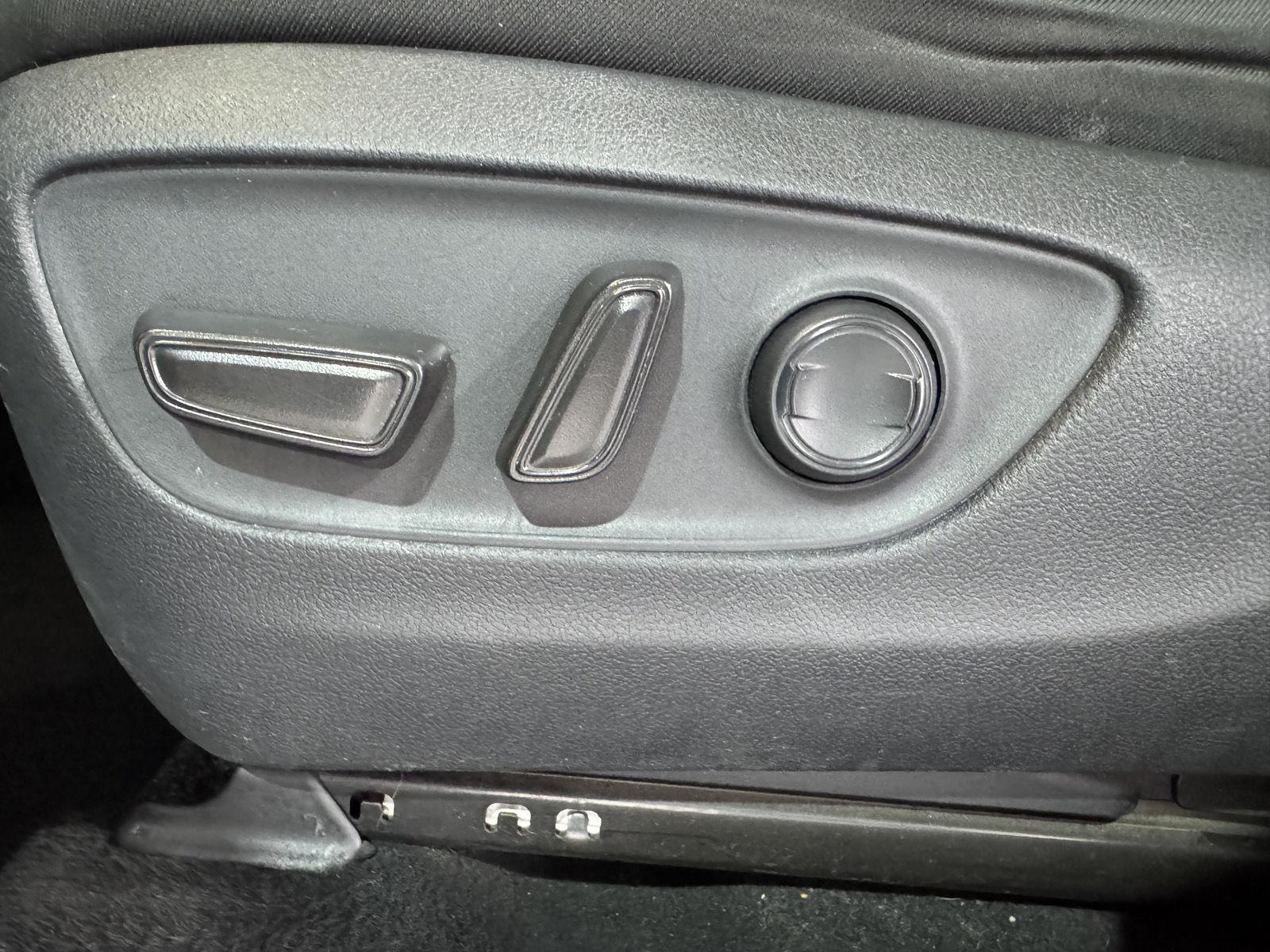 Vehicle photo 19
