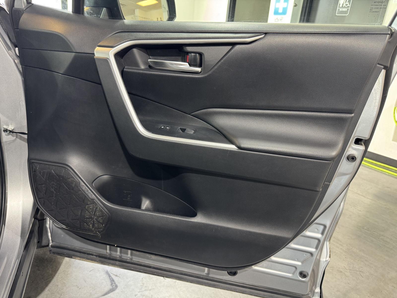 Vehicle photo 22