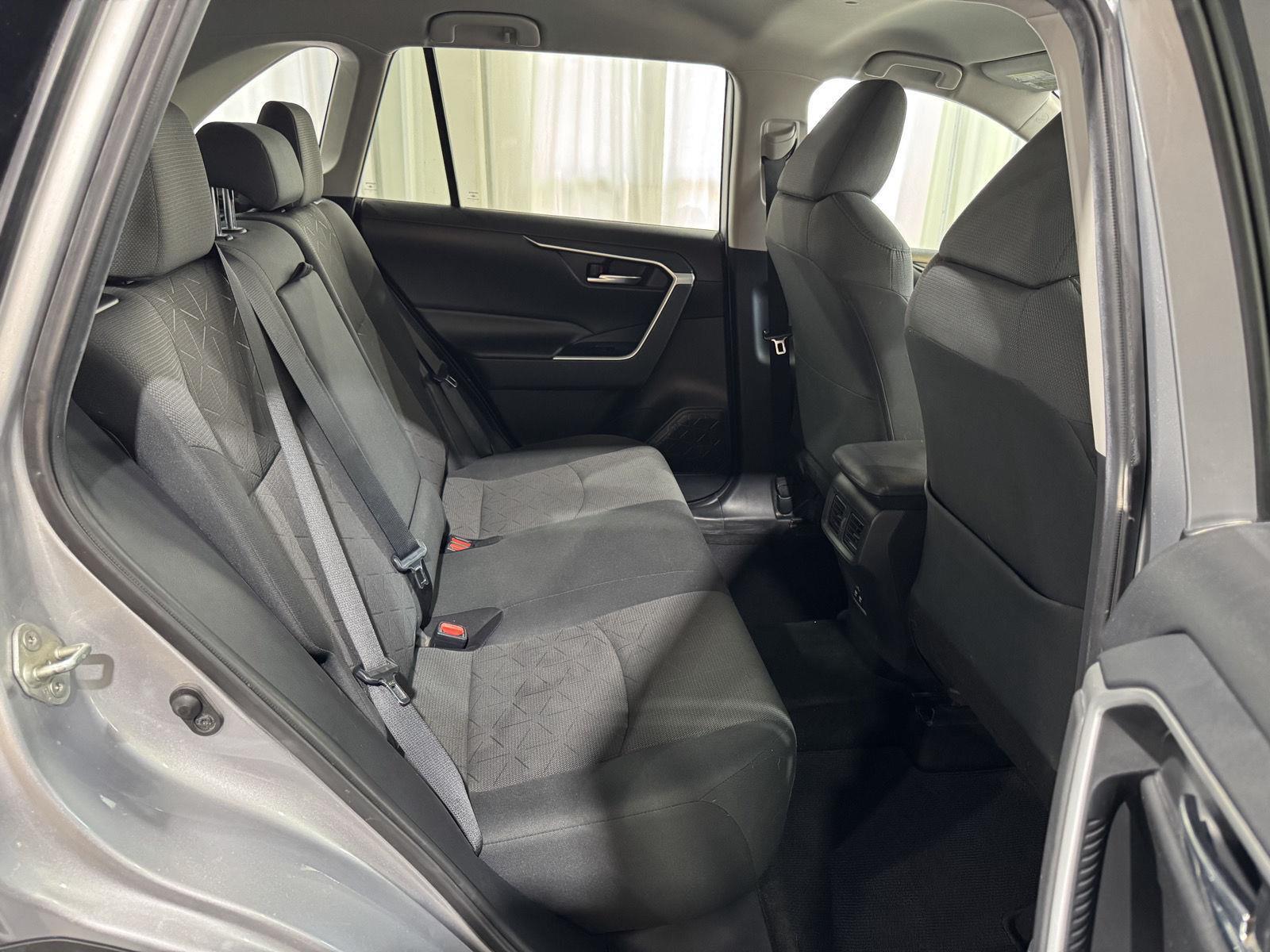 Vehicle photo 26