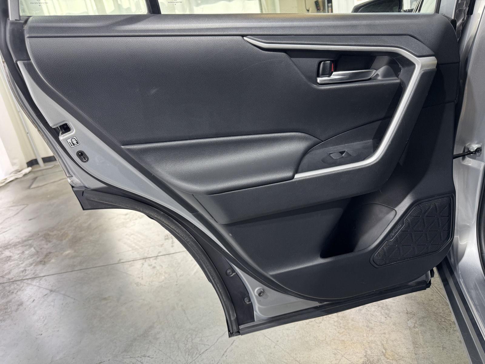 Vehicle photo 27