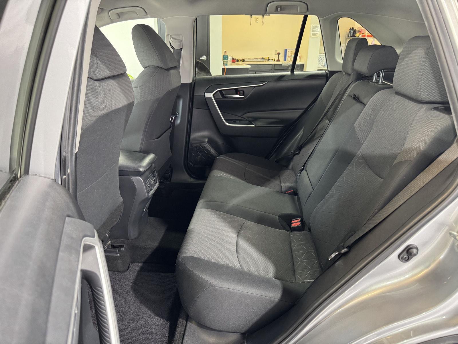 Vehicle photo 28