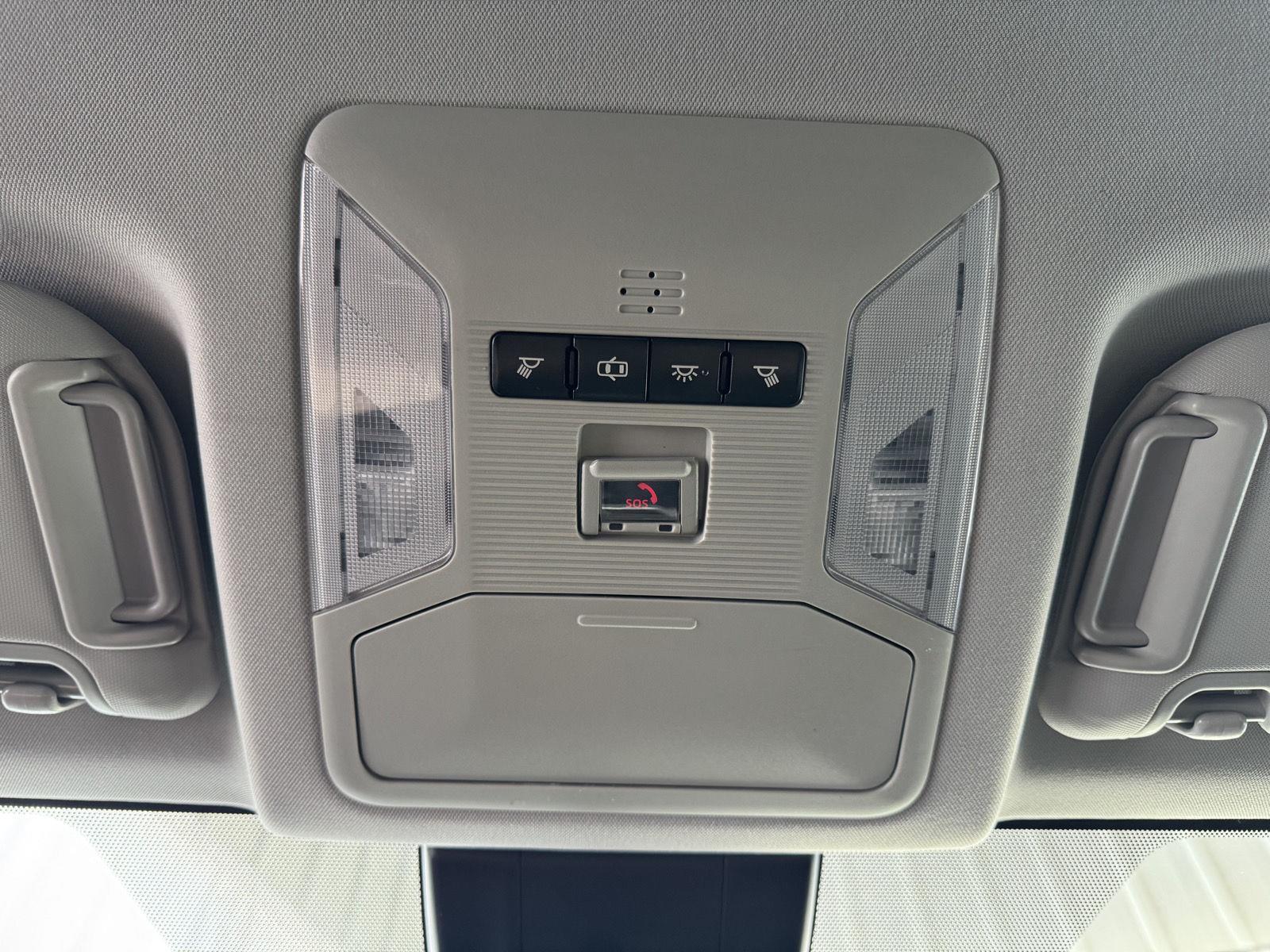 Vehicle photo 29