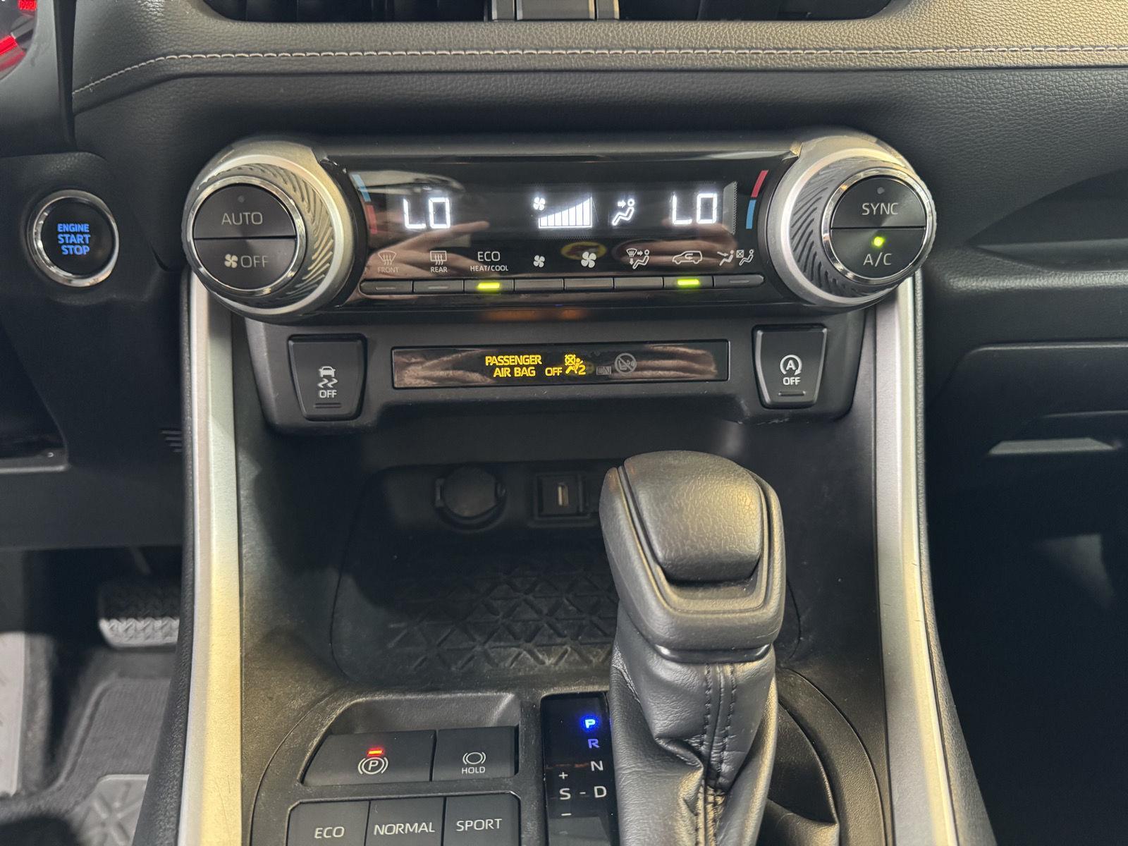 Vehicle photo 32