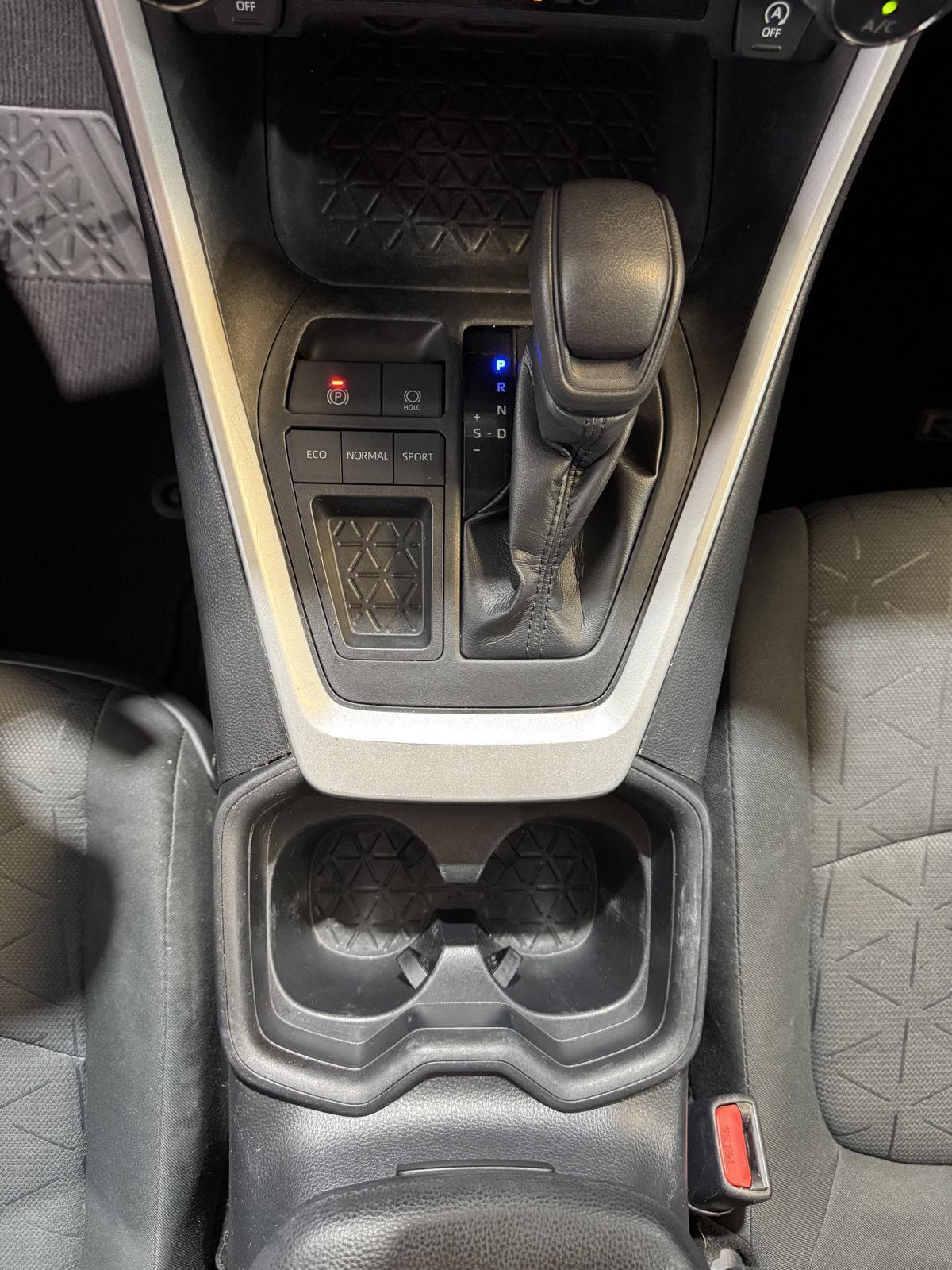 Vehicle photo 34