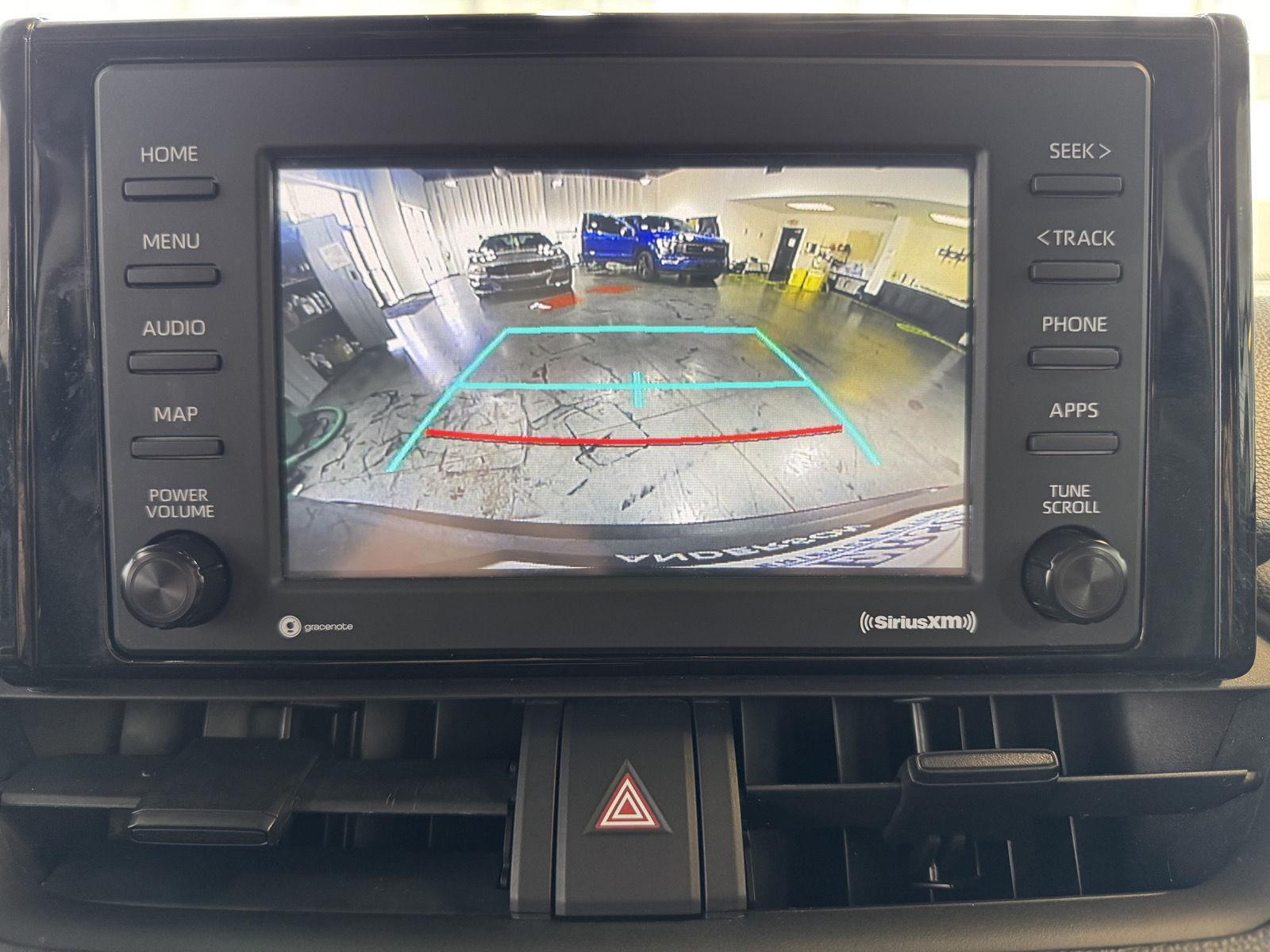 Vehicle photo 33
