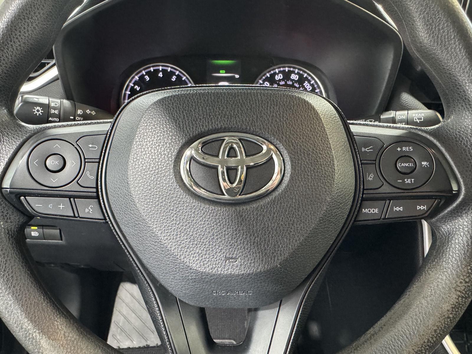Vehicle photo 12