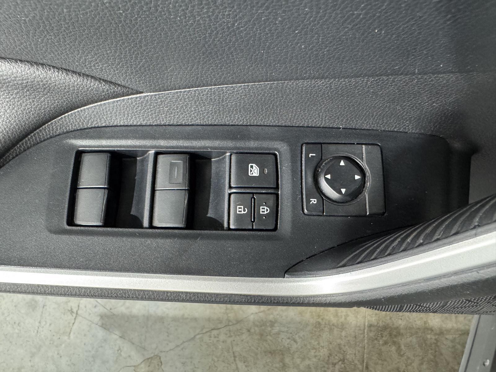 Vehicle photo 35