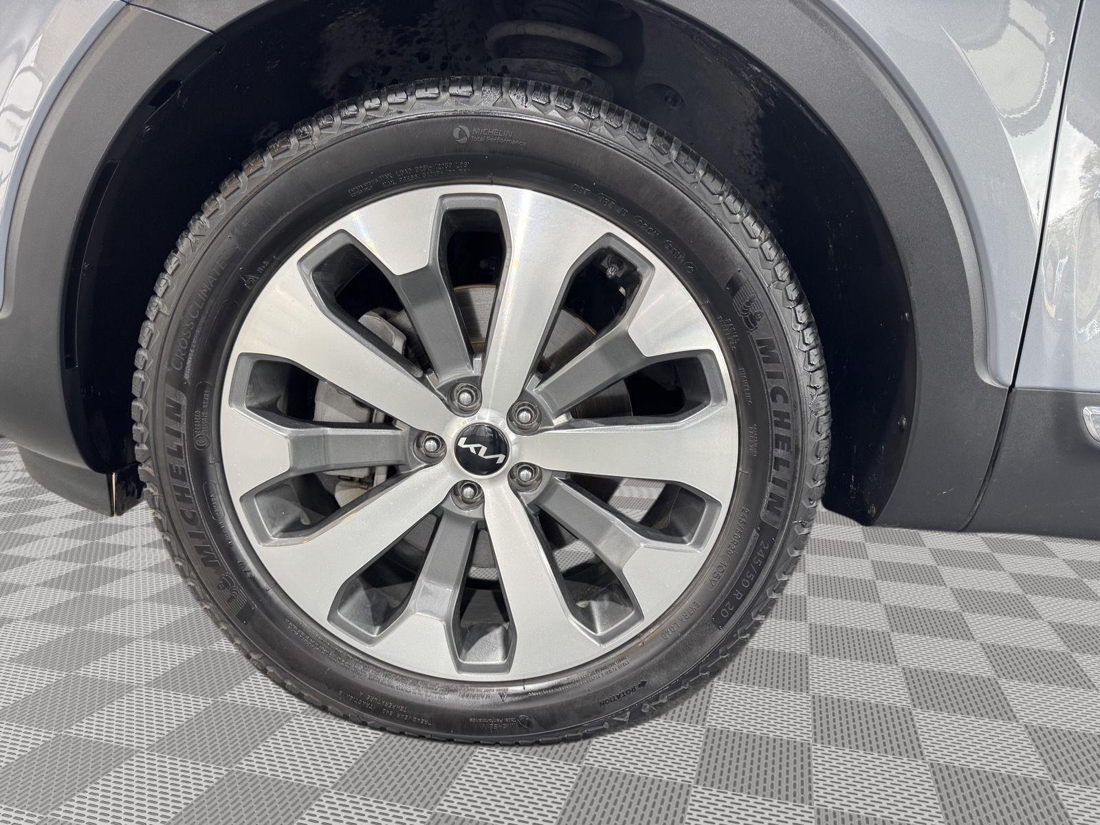 Vehicle photo 11