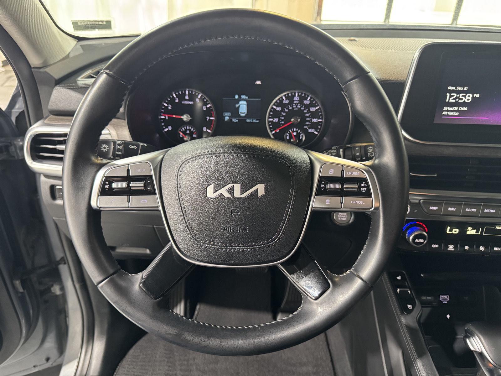 Vehicle photo 12