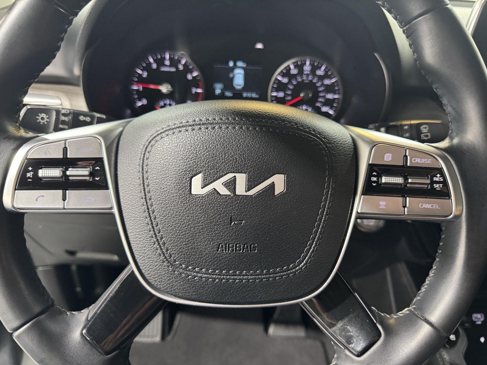 Vehicle photo 13