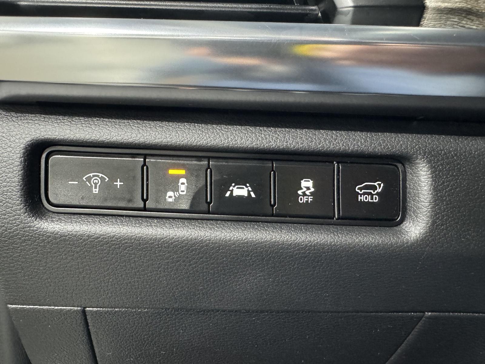 Vehicle photo 16