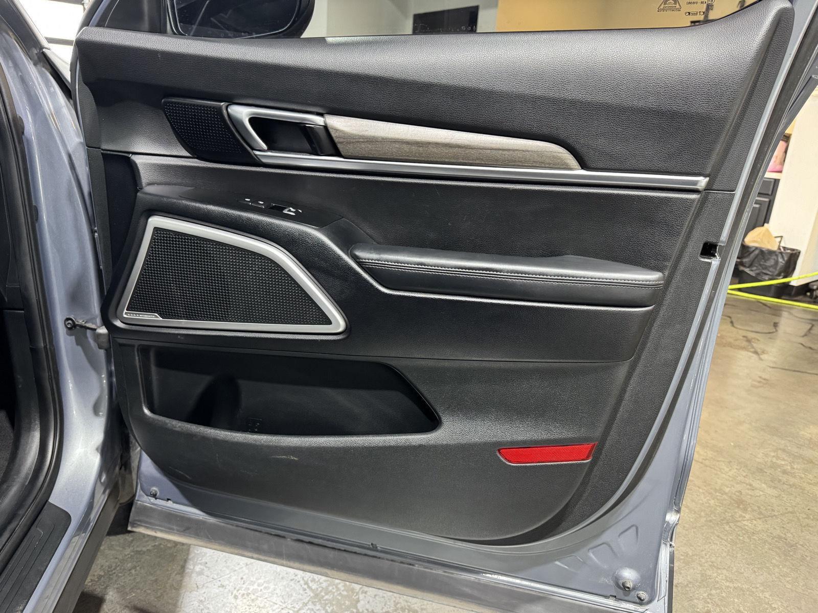 Vehicle photo 22