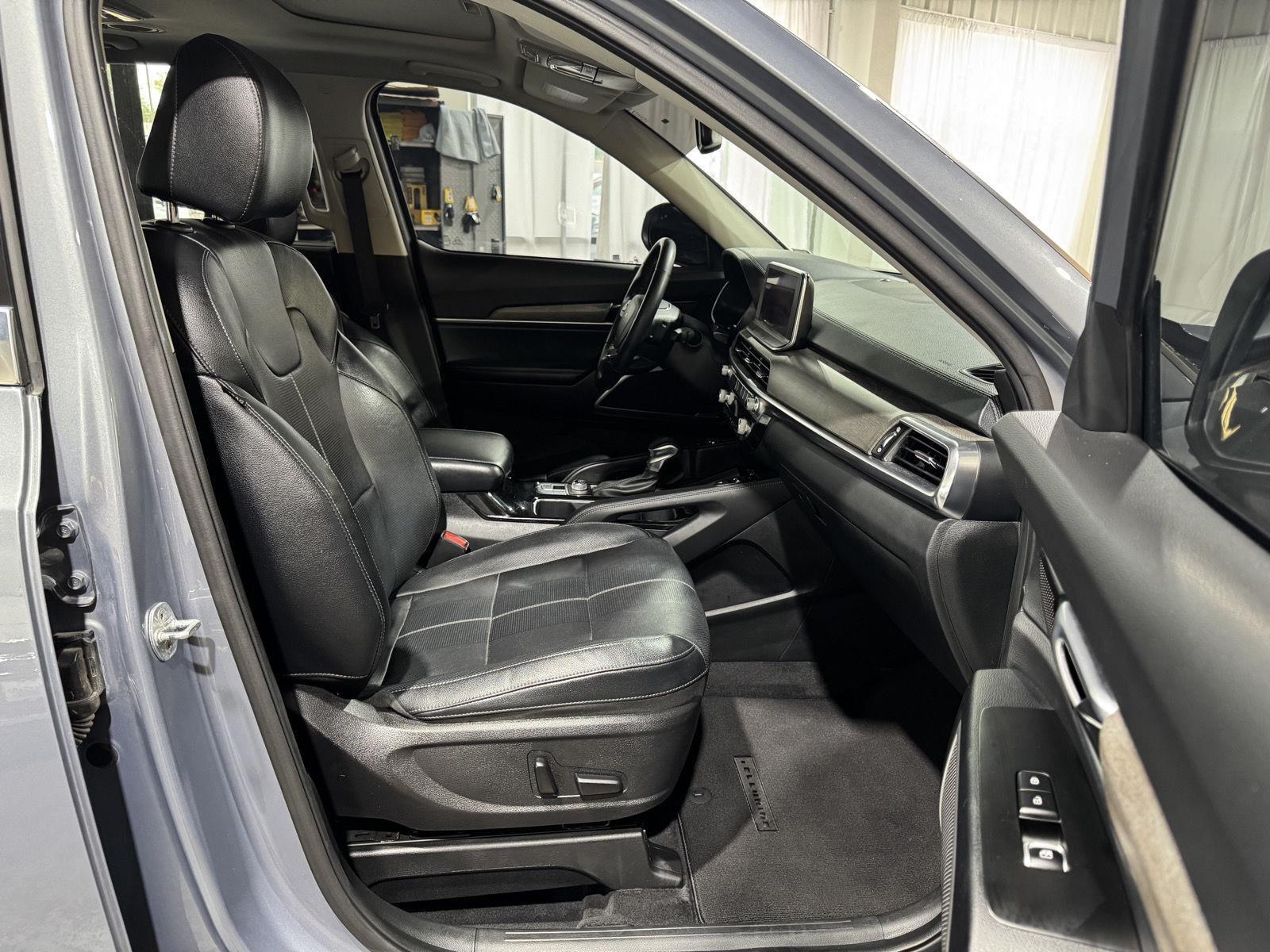Vehicle photo 23