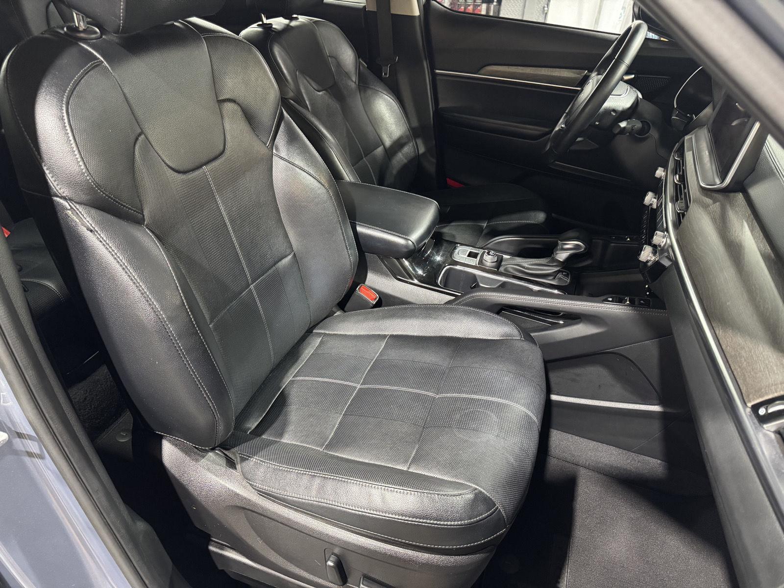 Vehicle photo 24