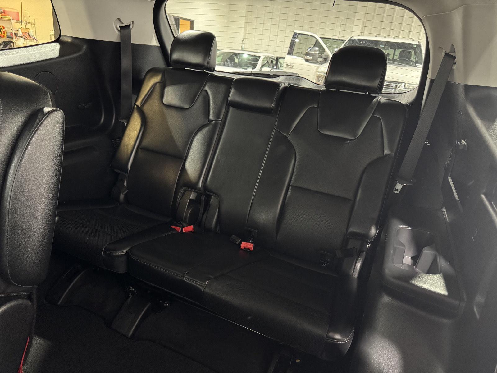 Vehicle photo 28