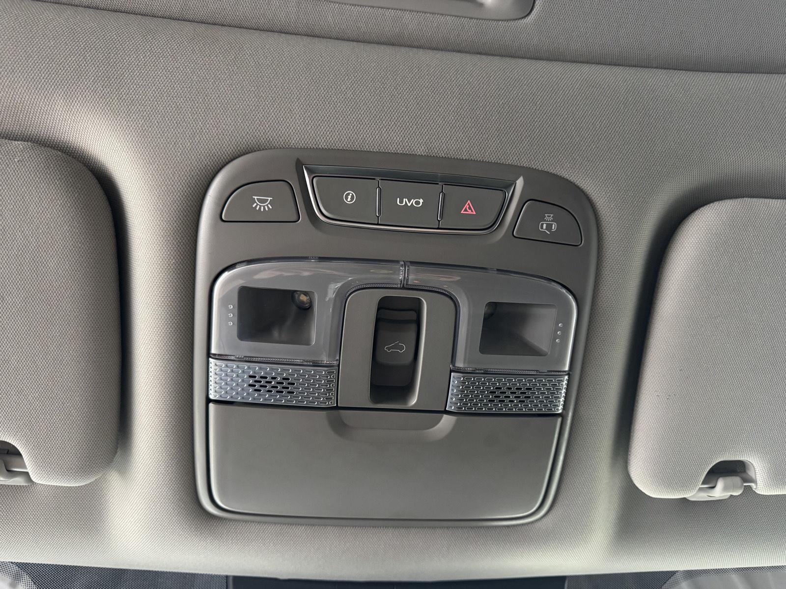 Vehicle photo 32