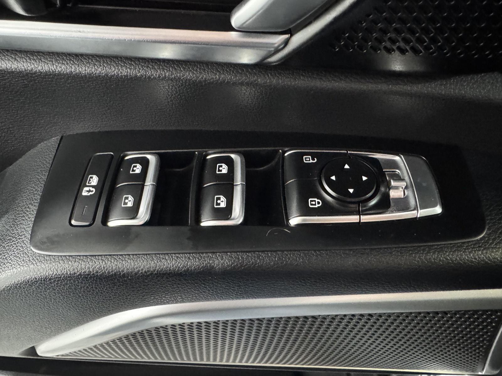 Vehicle photo 41