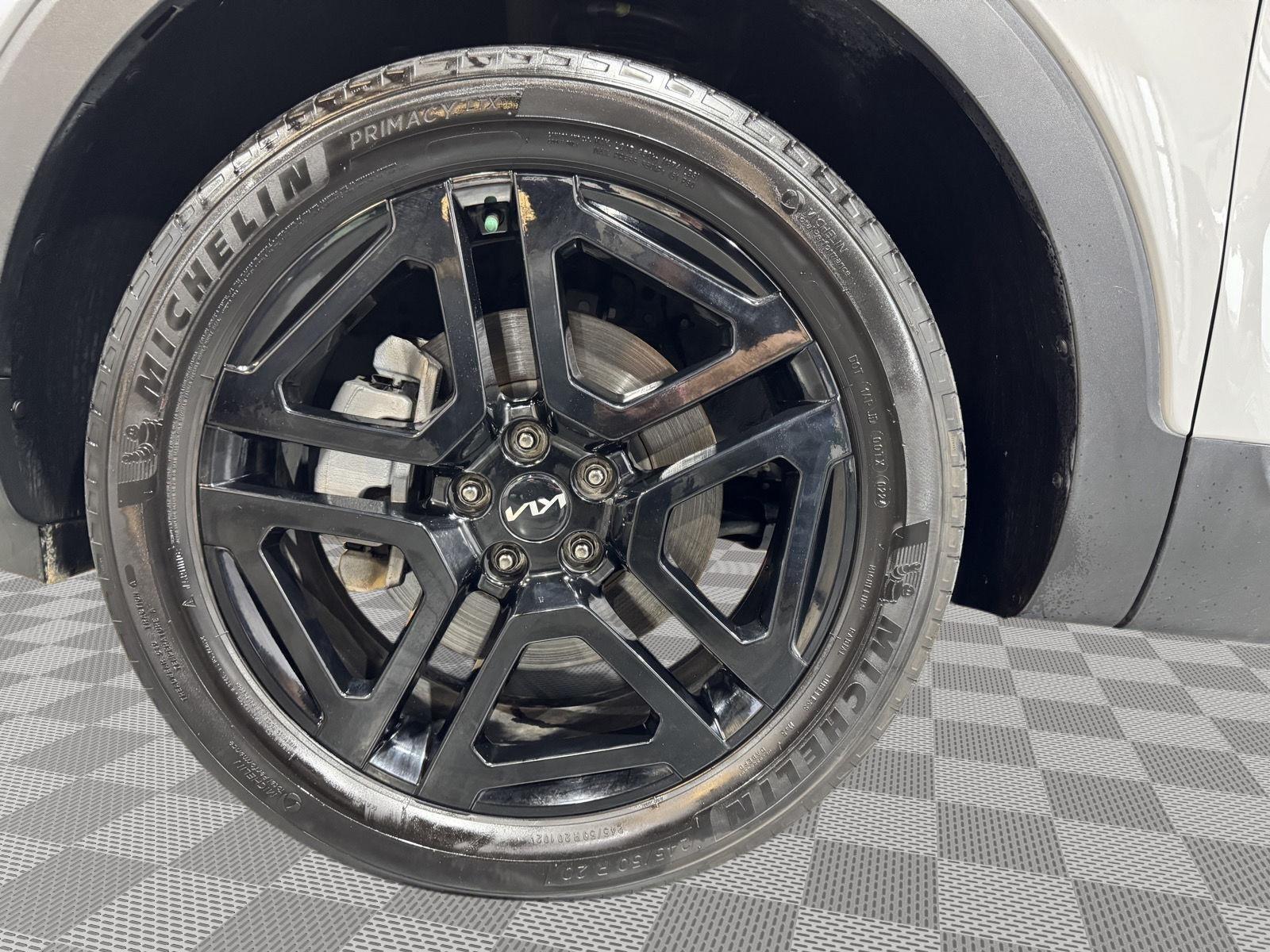 Vehicle photo 10