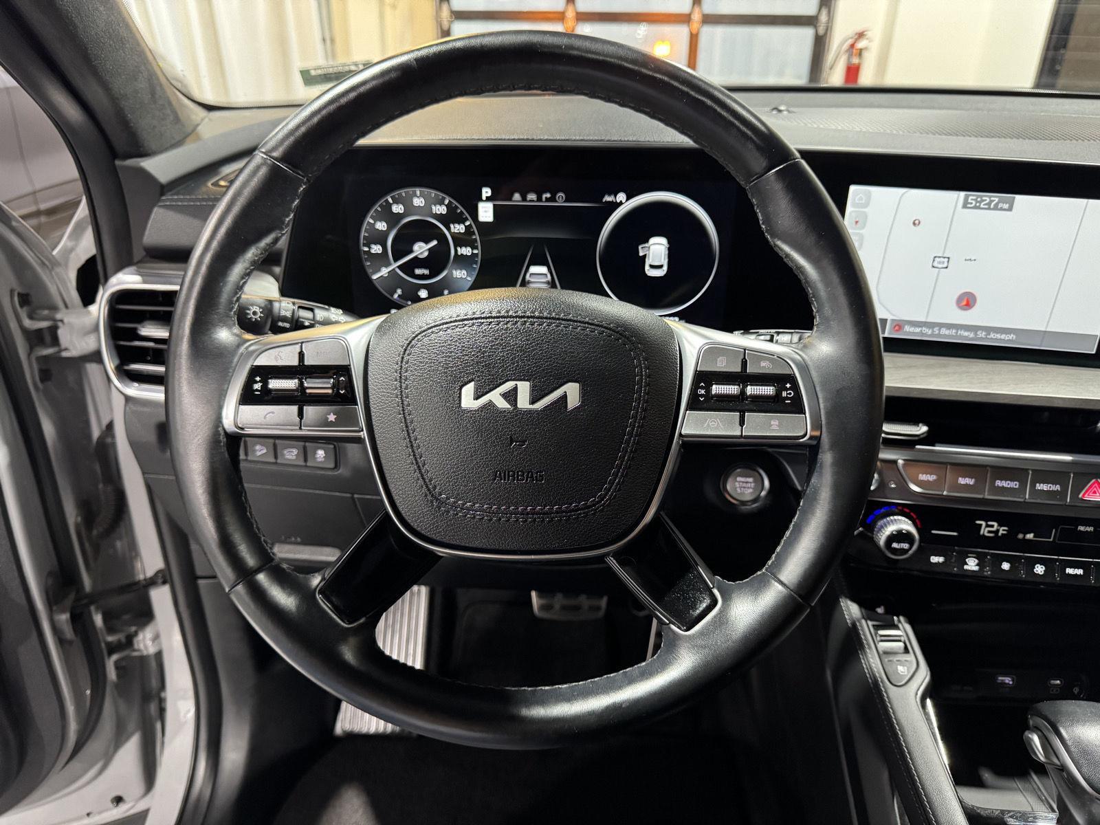 Vehicle photo 11