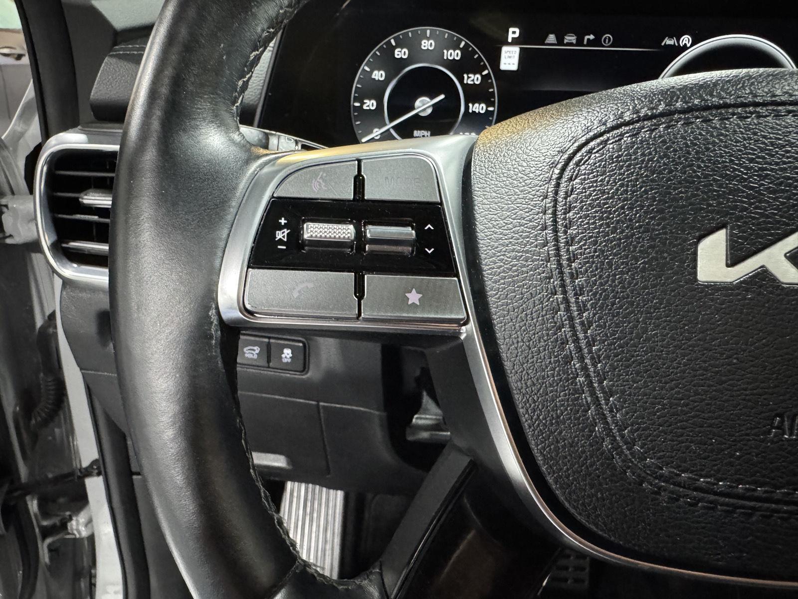 Vehicle photo 13