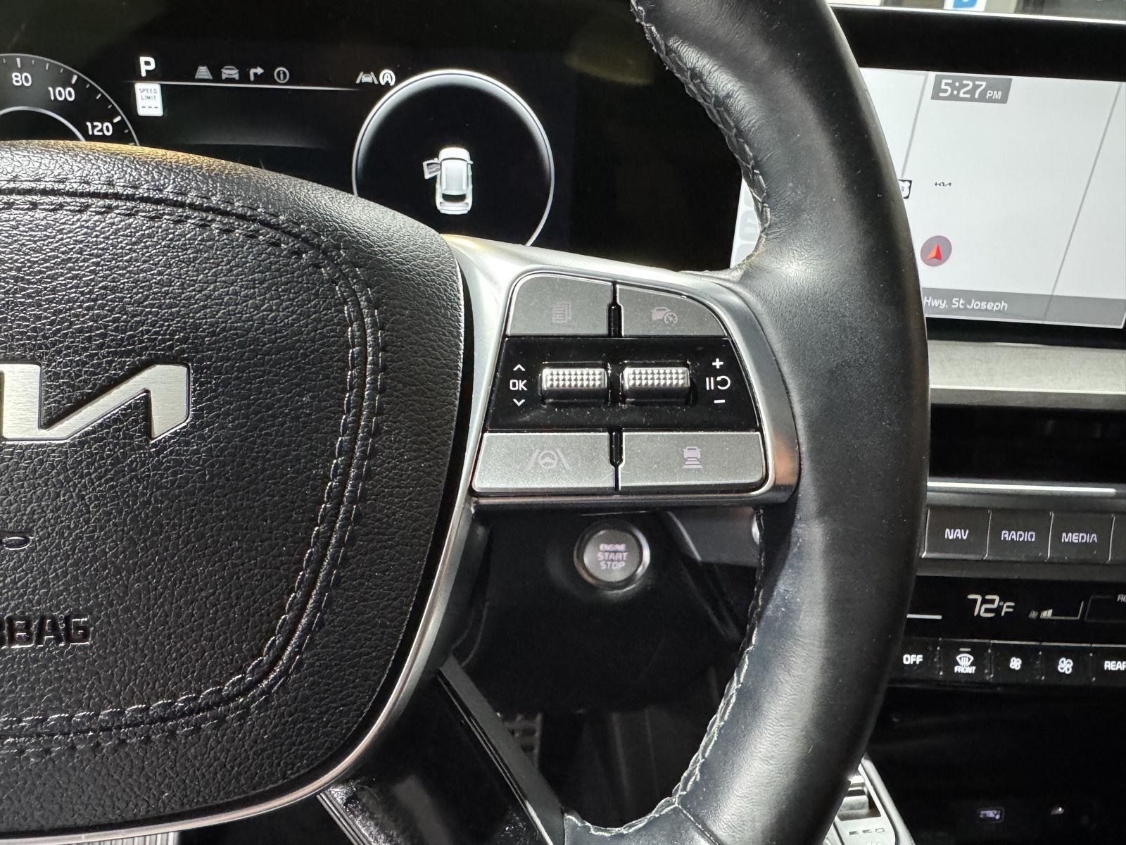 Vehicle photo 14