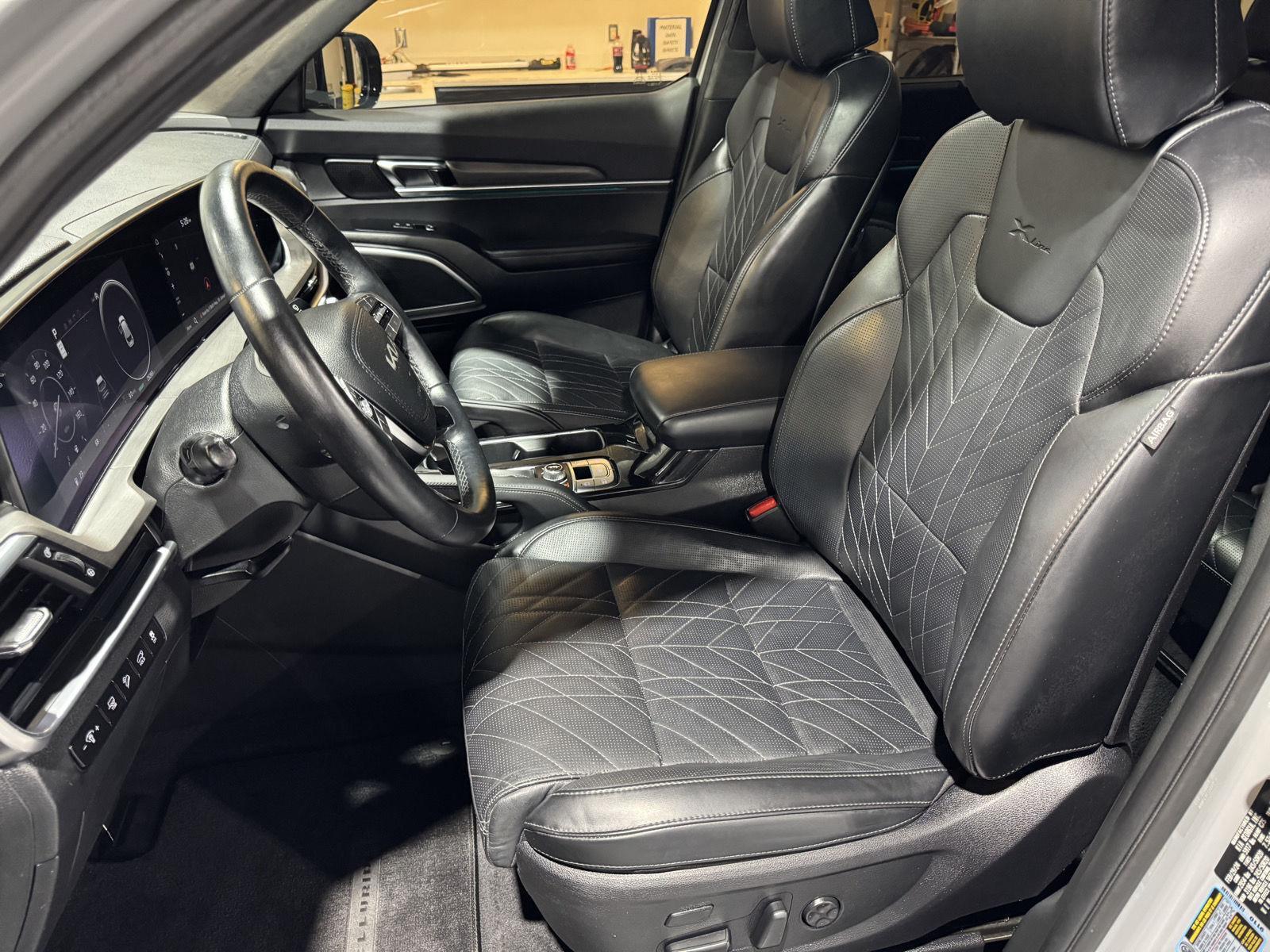 Vehicle photo 17