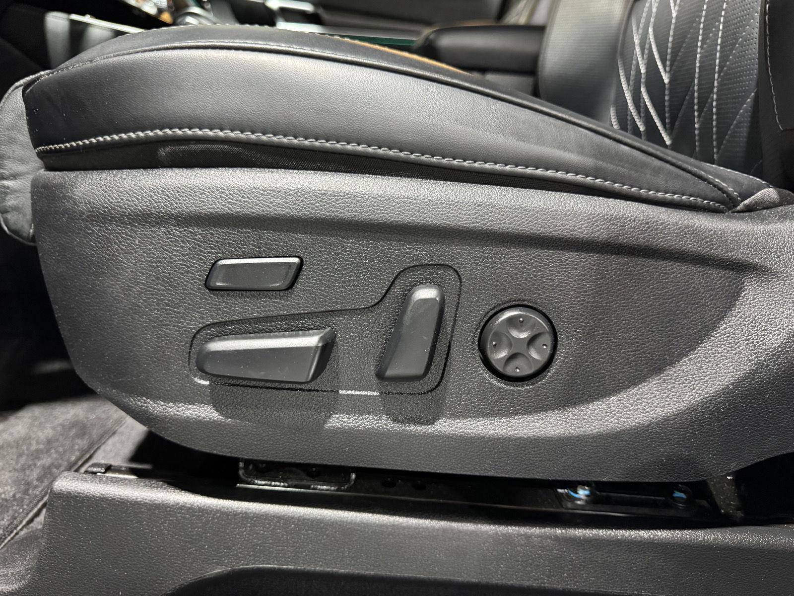 Vehicle photo 18